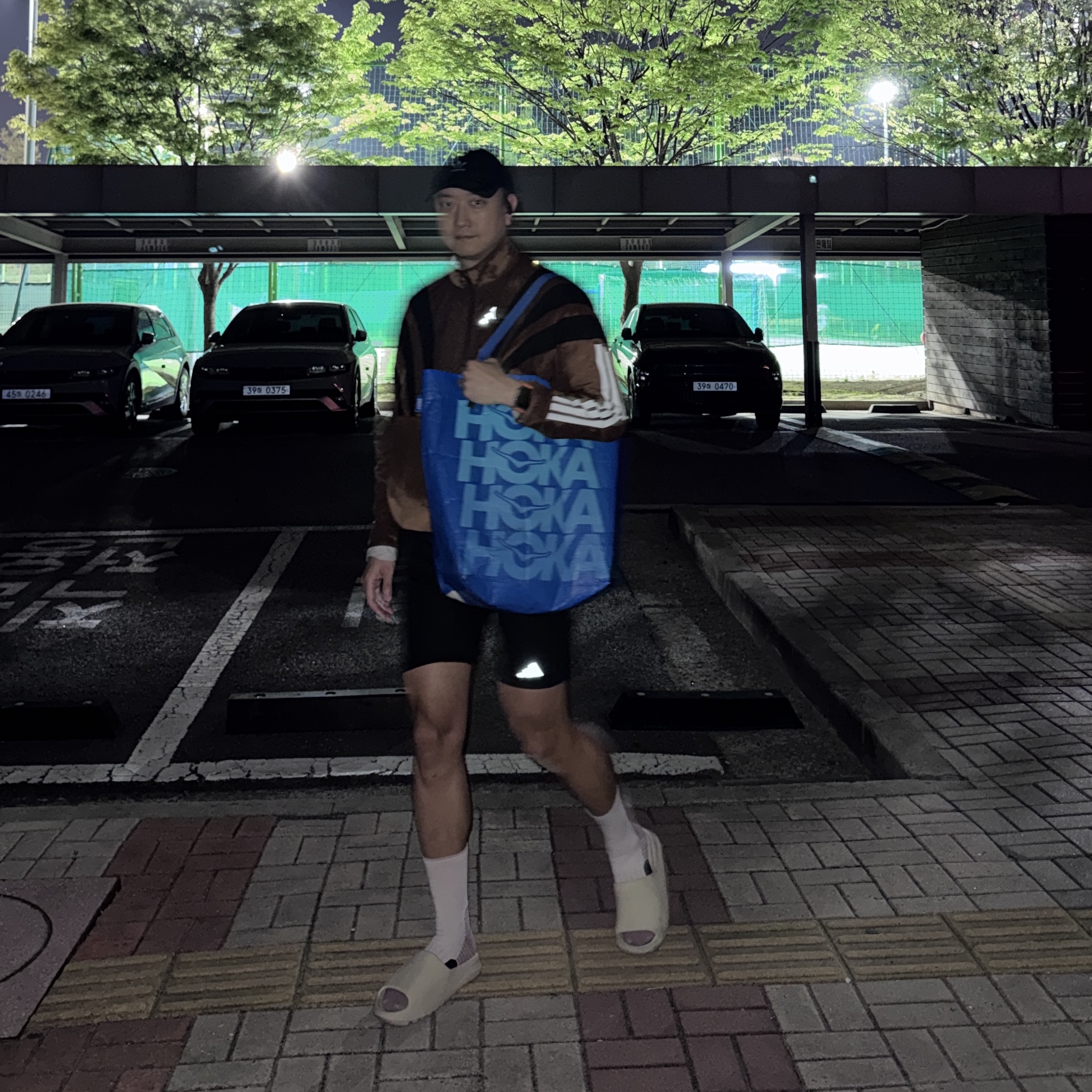 Nike Vomero Premium Alabaster Blue Void, Nike ACG Lava Loops Dri-Fit ADV Half Trail Running Tights Black Summit White - Asia 착용 스타일 - 7