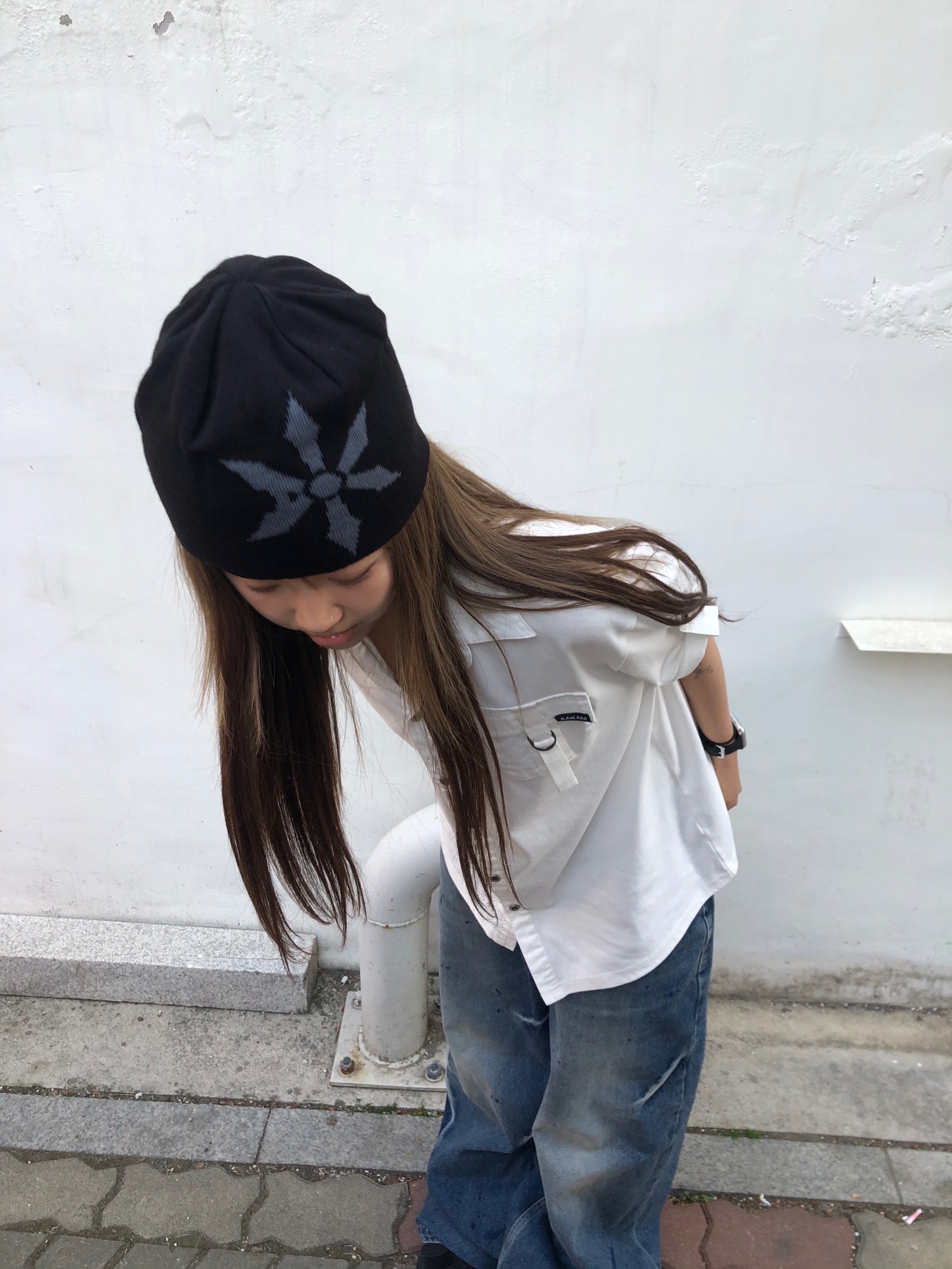 AX CONNECTION Compass Logo Beanie (Lightweight) 착용 스타일 - 3