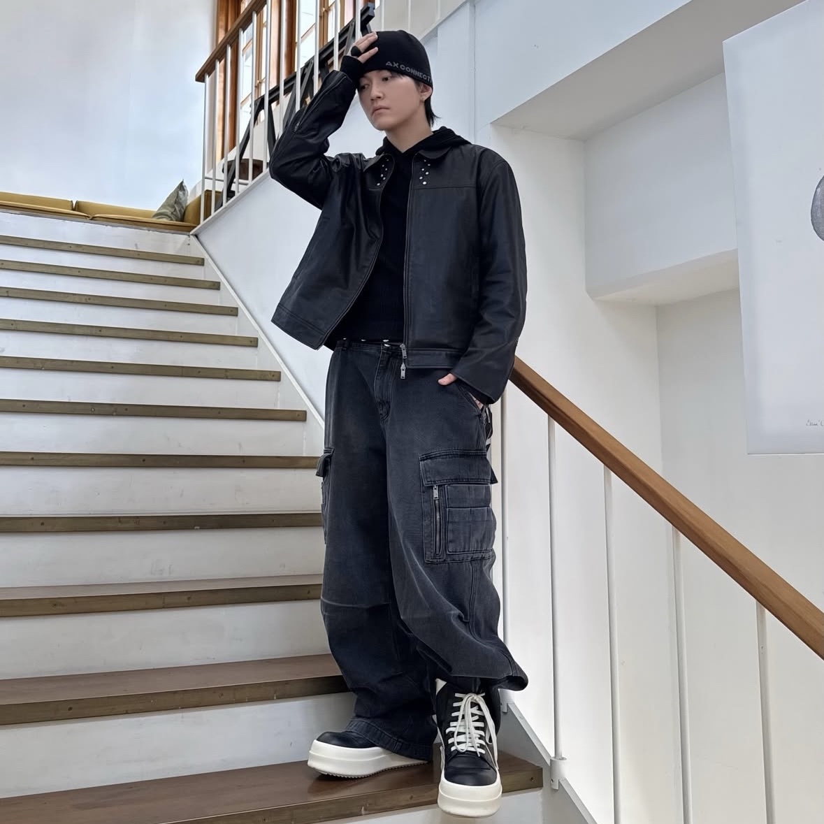 AX CONNECTION Tactical Cargo Washed Wide Denim Pants Grey 착용 스타일