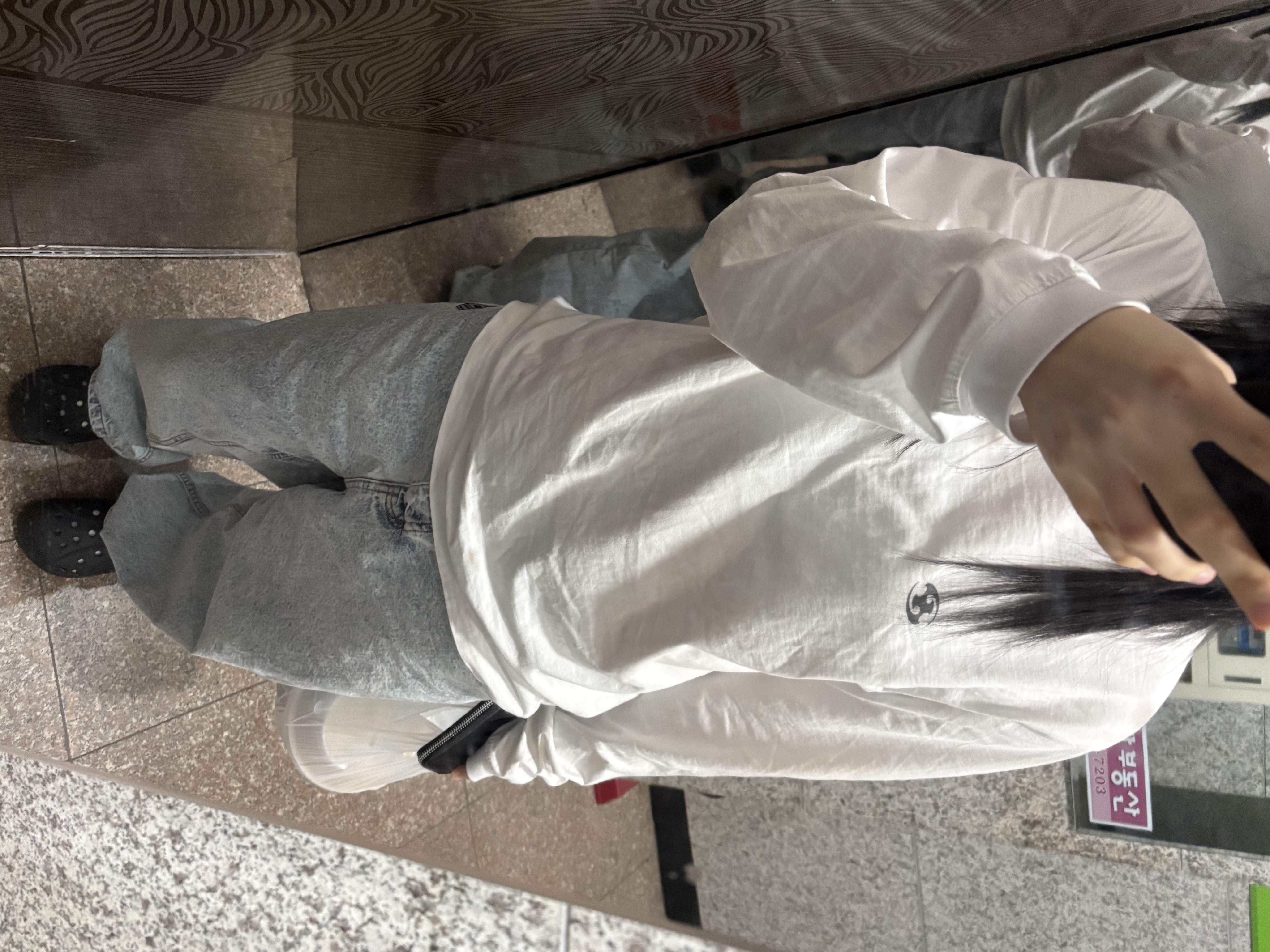 Sansan Gear Logo Long Sleeves White_25FW 착용 스타일