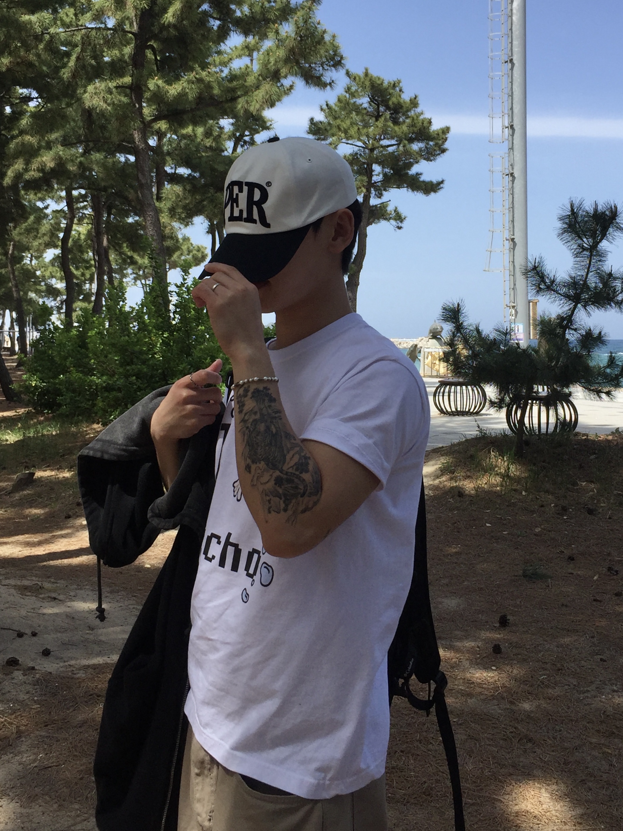 Scudo Snow White Ice Pearl Beads Bracelet, Nike Air Max 95 Big Bubble Total 90 Metallic Silver Black 착용 스타일 - 2