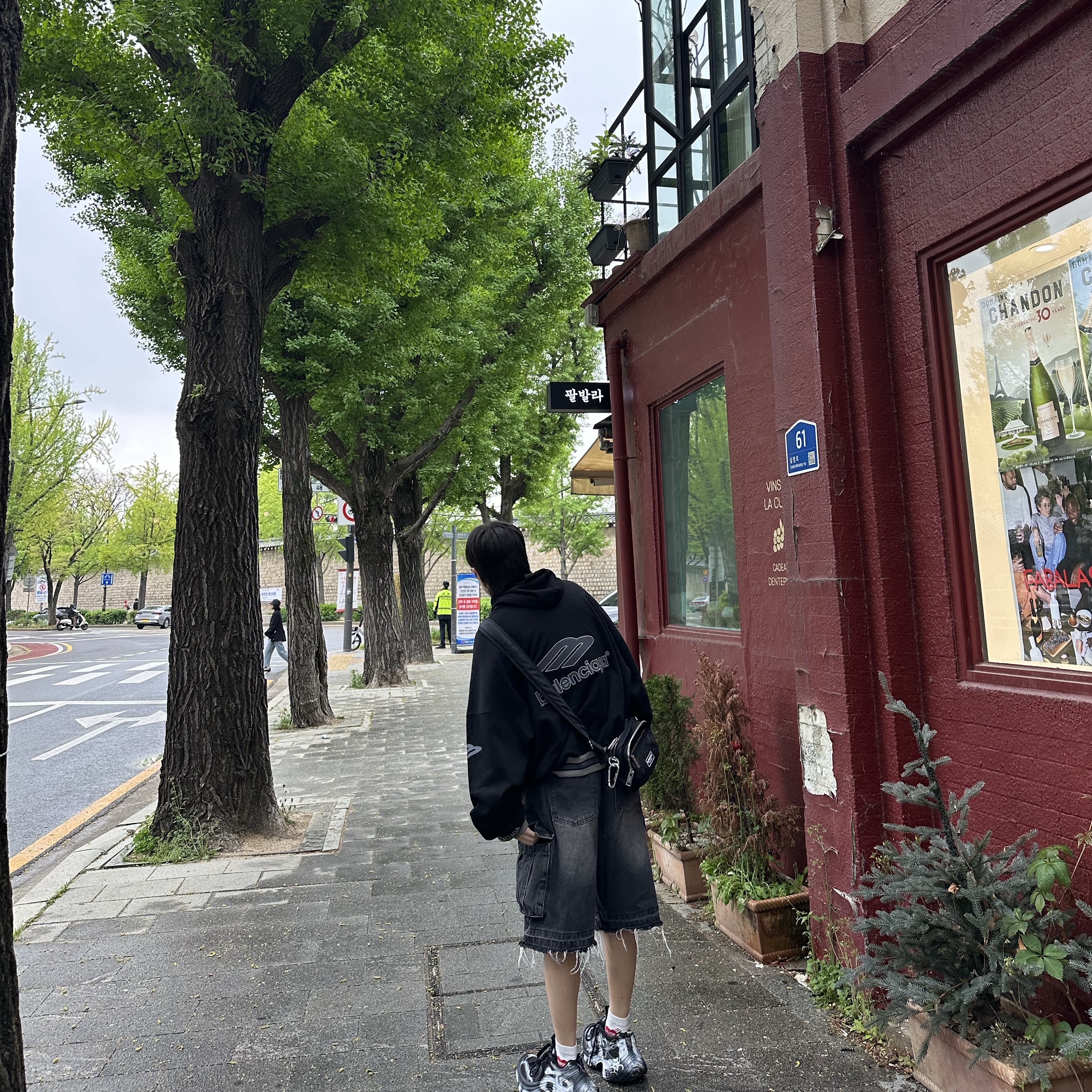 Balenciaga 3B Football Polo Hoodie Black Anthracite, Balenciaga 6XL Sneakers Black Gray 착용 스타일