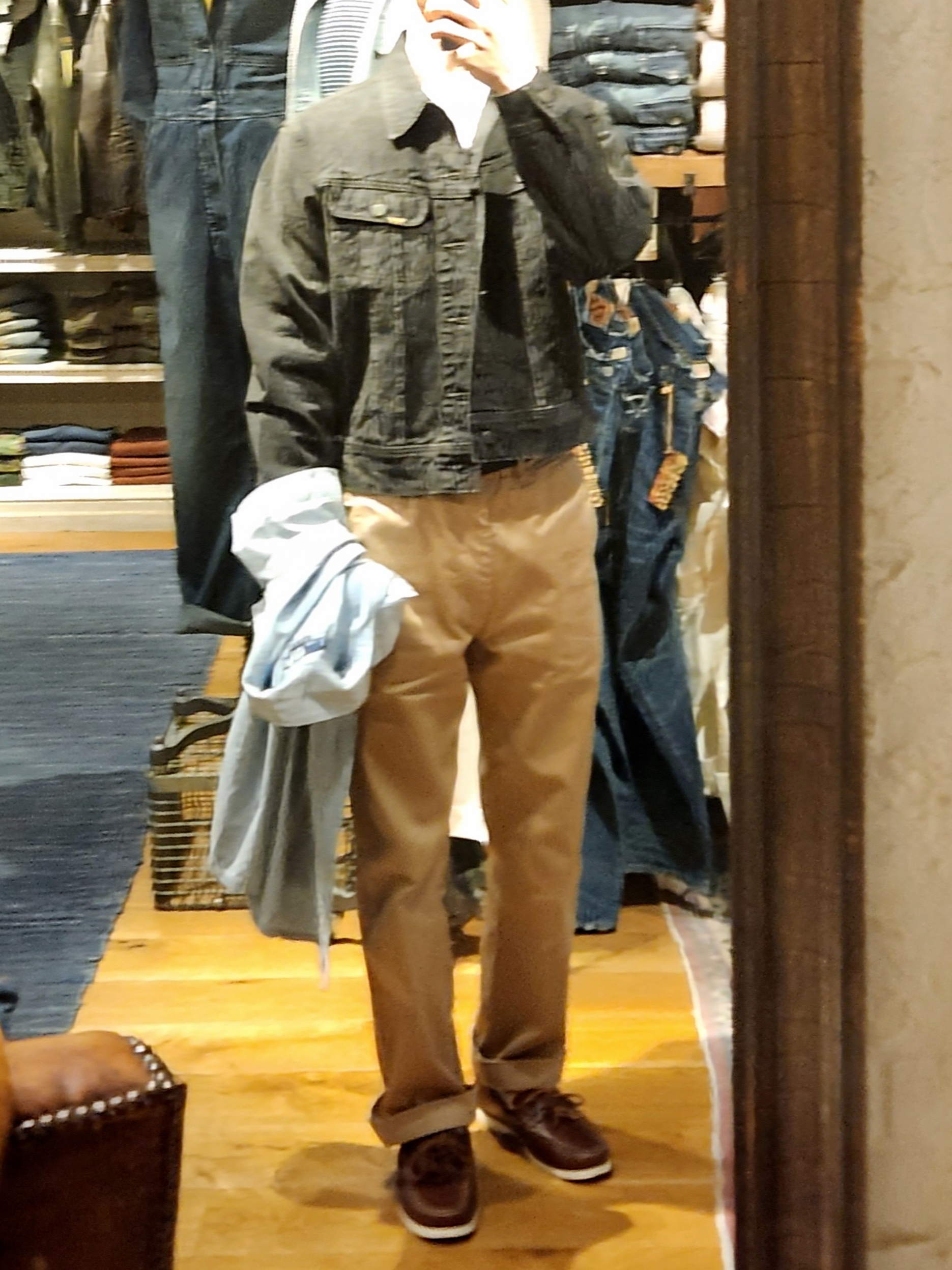 Double RL Denim Trucker Jacket Black, Buzz Rickson's Original Spec Chinos One Wash Beige 착용 스타일