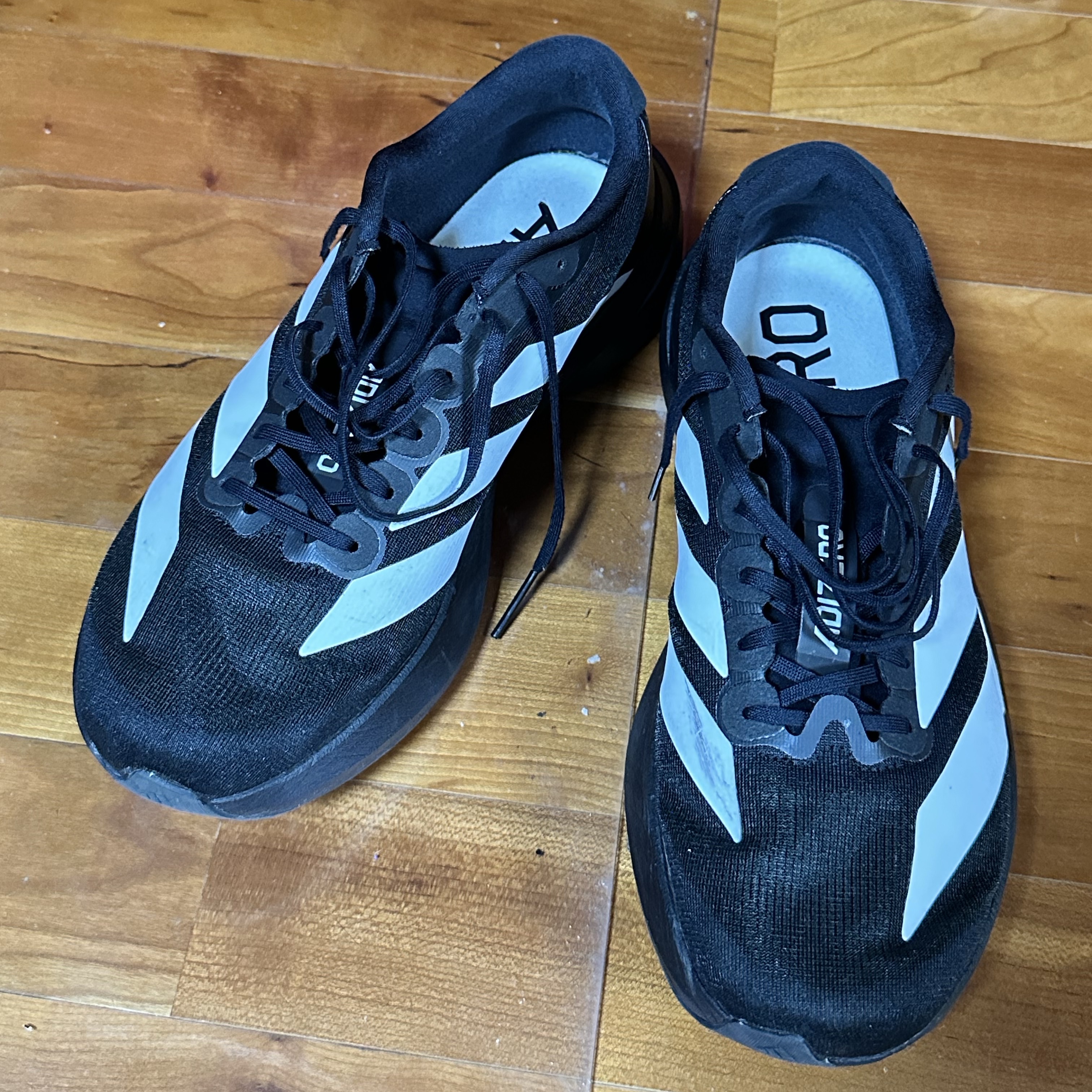 Adidas Adizero EVO SL Core Black Cloud White 착용 스타일