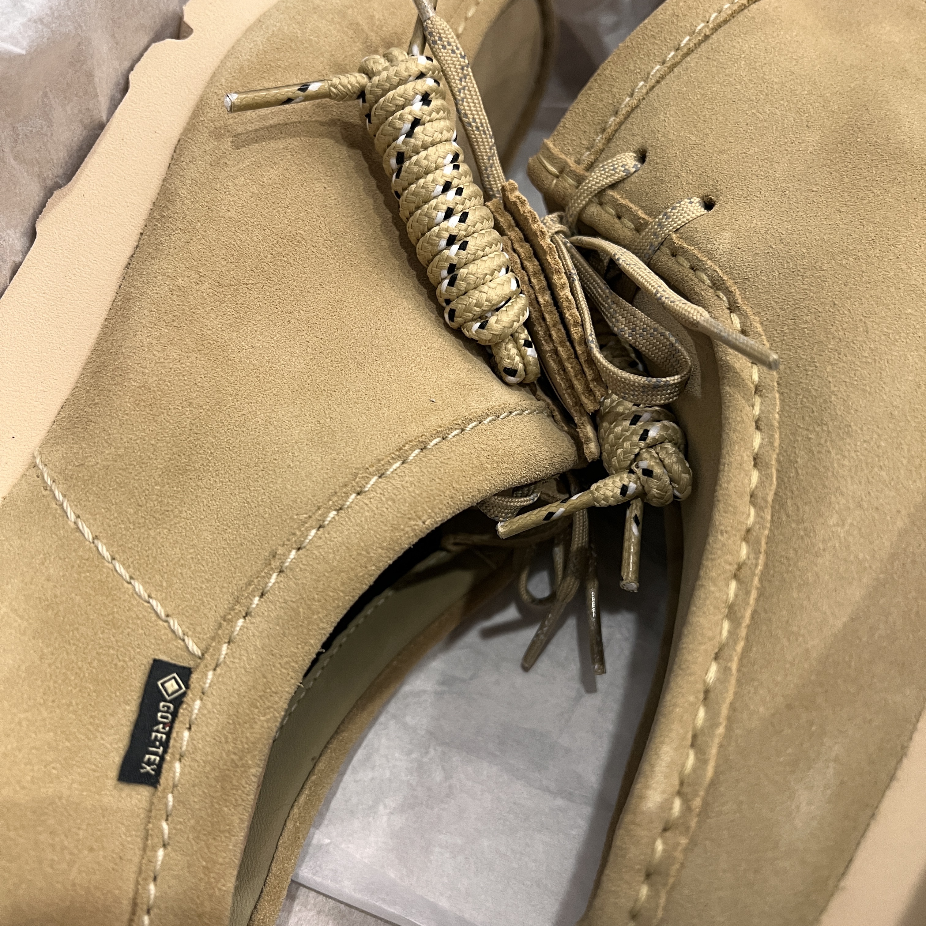Clarks Wallabee GTX Maple Suede - 26SS 착용 스타일