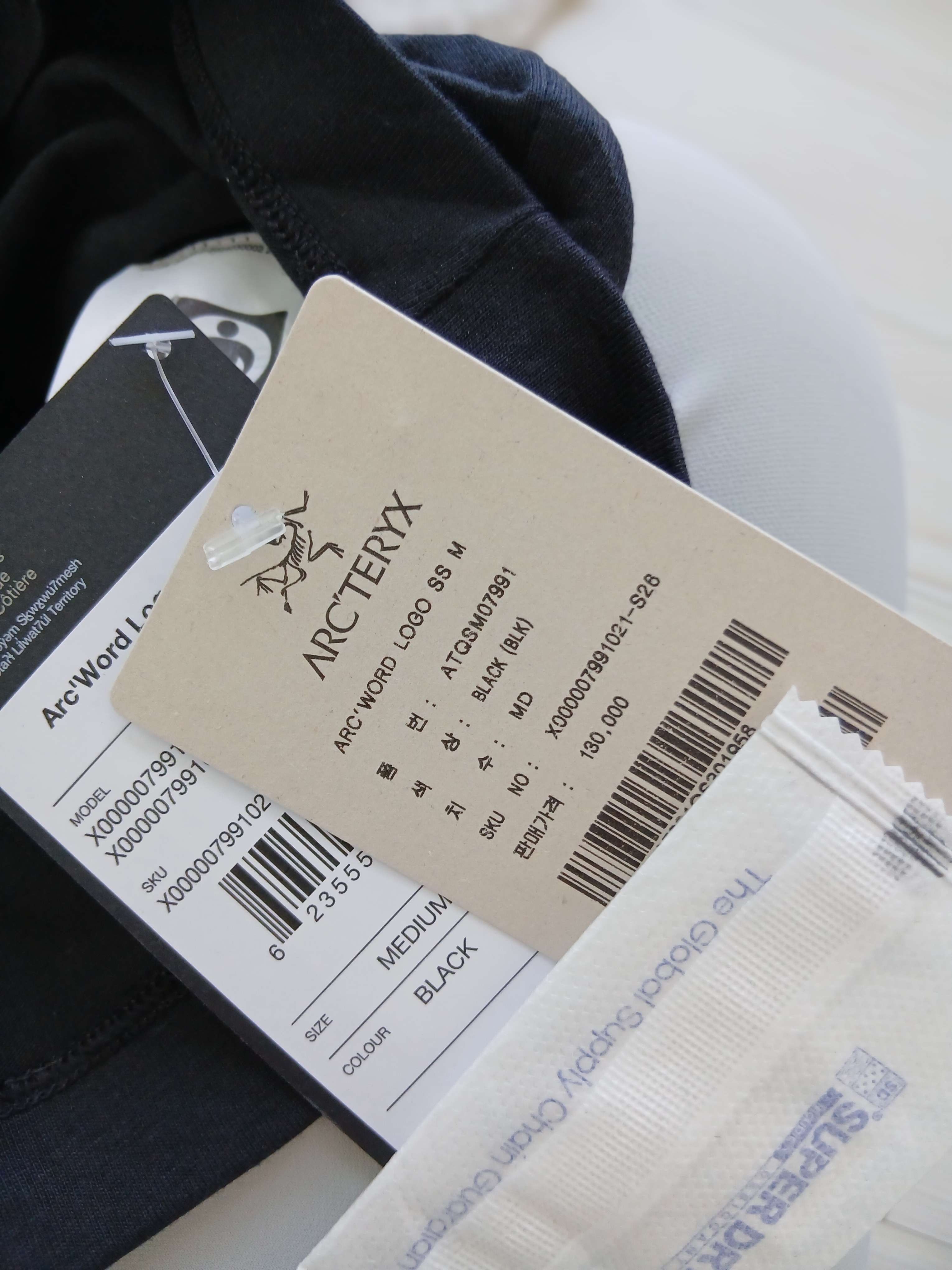 Arc'teryx Arc'word Logo SS T-Shirt Black 착용 스타일 - 2