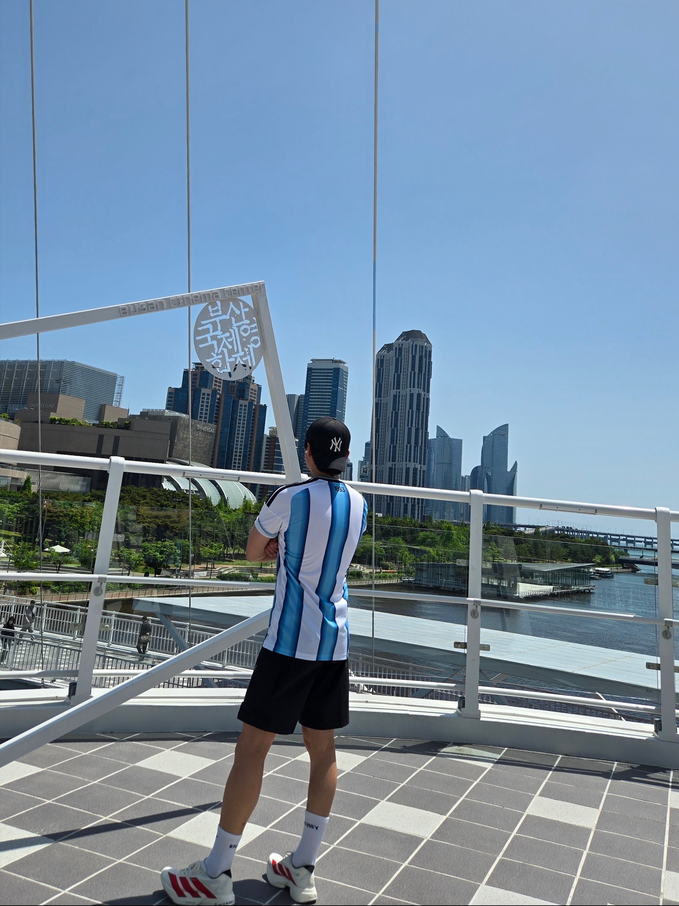 Adidas Adizero Adios Pro 4 Off White Better Scarlet, Adidas Argentina 2026 Home Jersey White Icey Blue - KR Sizing (Non Marking Ver.) 착용 스타일