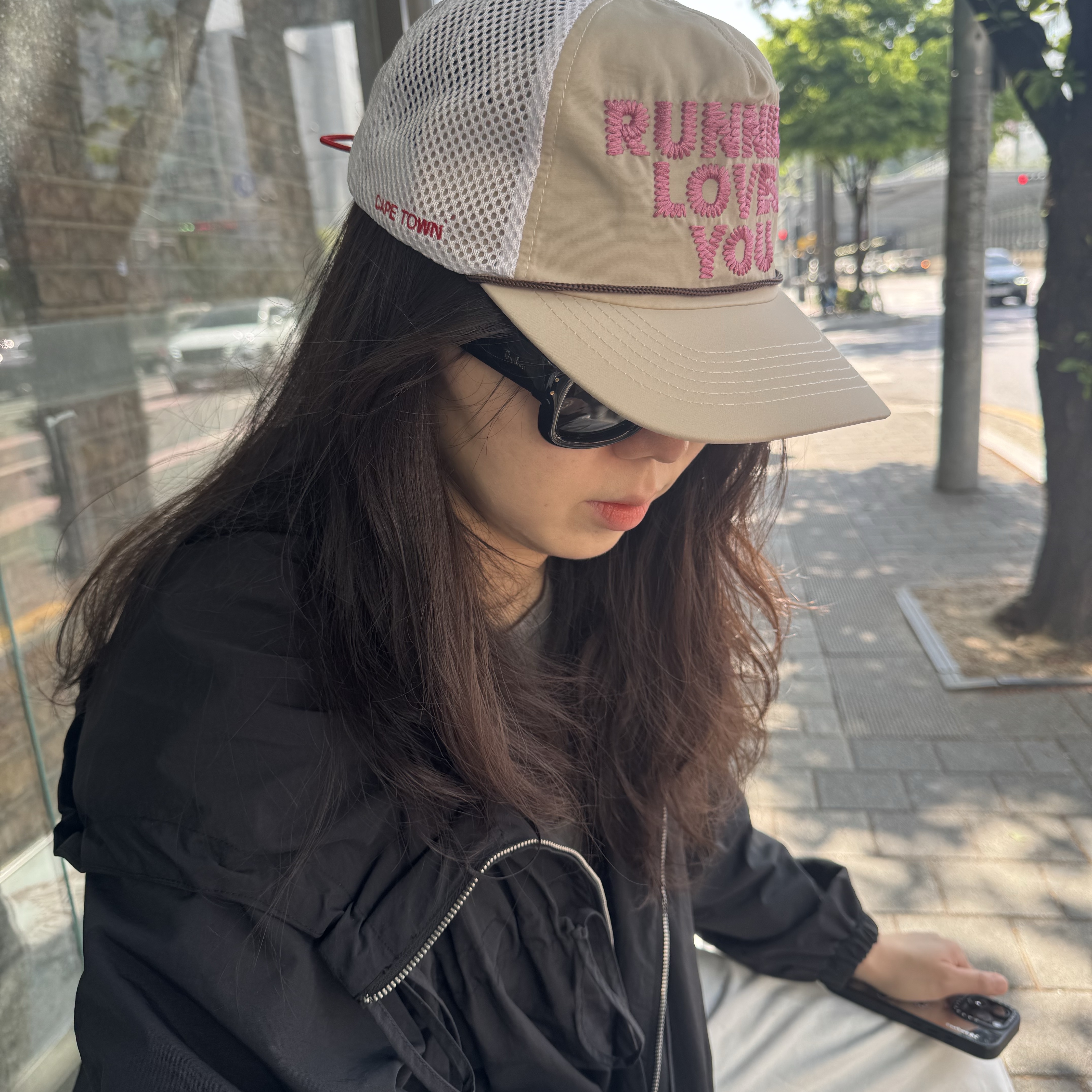 Alex Zono Running Loves You Trucker Hat OG Beige - CapeTown 착용 스타일
