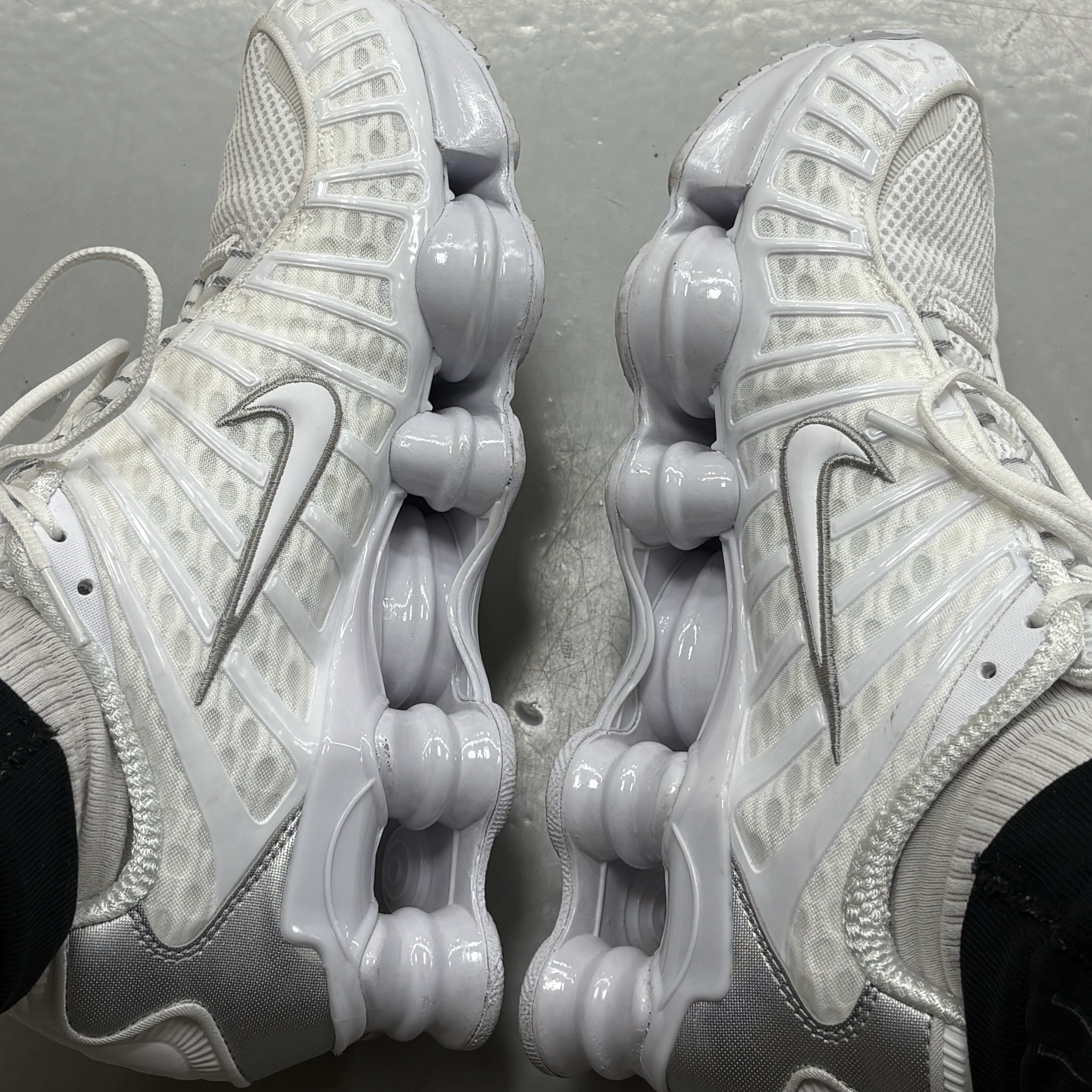 Nike Shox TL Metallic Silver 착용 스타일
