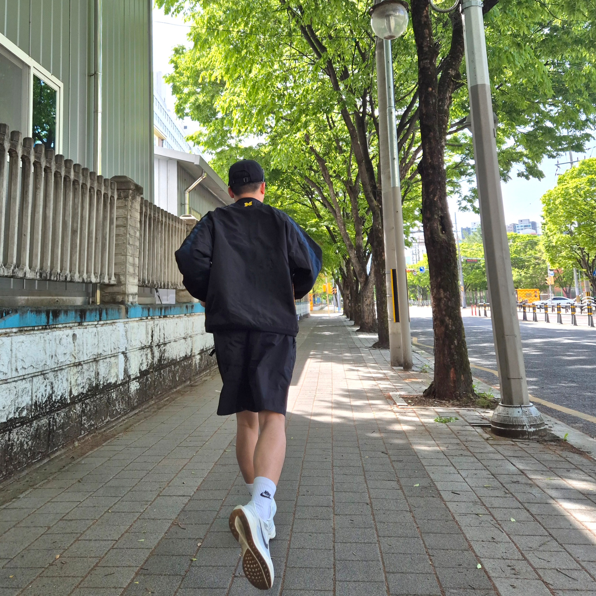Nike Air Zoom Pegasus 41 Sail Blue Tint, Nike Everyday Essential Crew Socks White Black (3 Pack/Korean Ver.) 착용 스타일 - 1