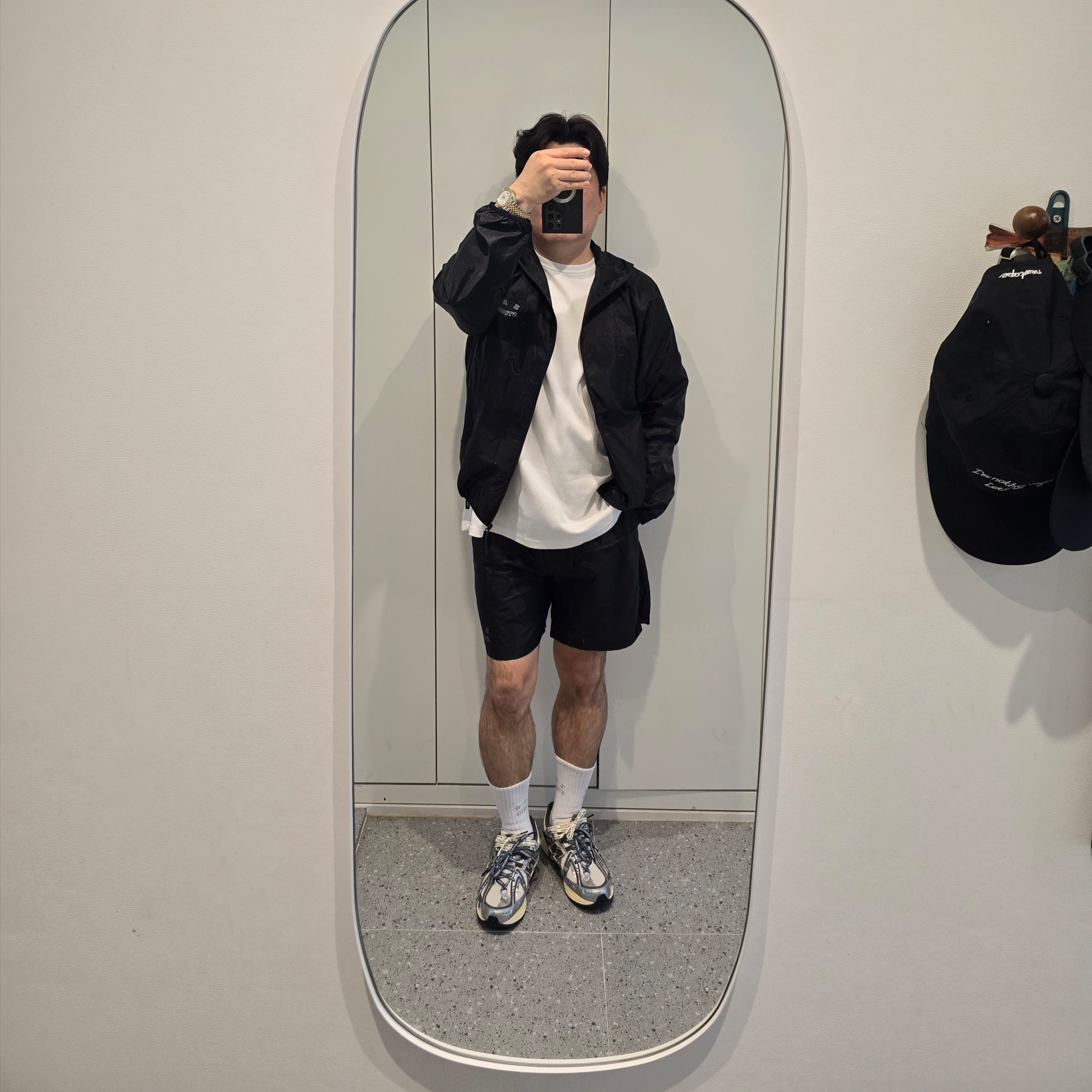 New Balance 1906A Silver Metallic Castlerock, IAB Studio Ripstop Wind Jacket Black 착용 스타일