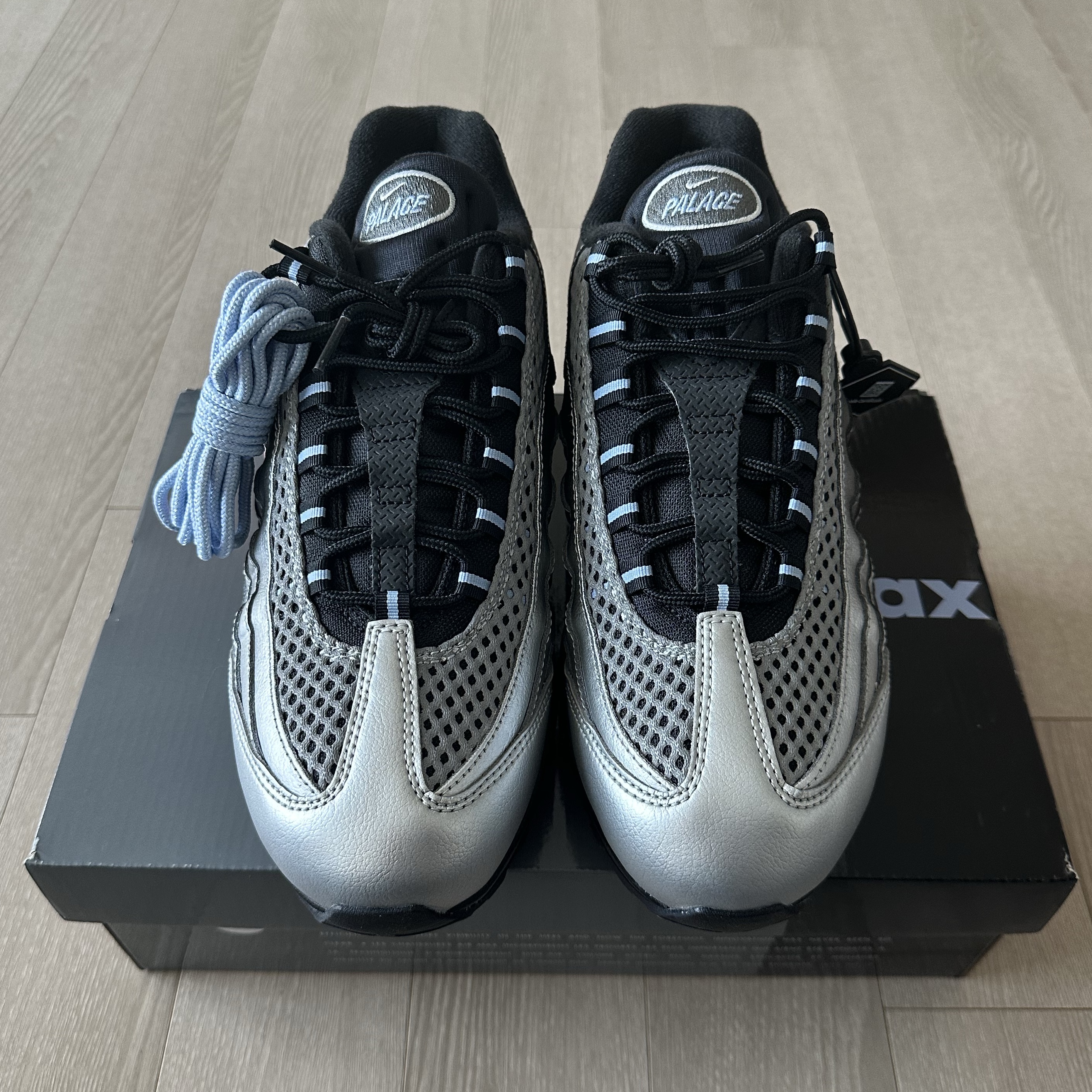 Nike x Palace Air Max 95 Metallic Silver Aluminum 착용 스타일 - 2