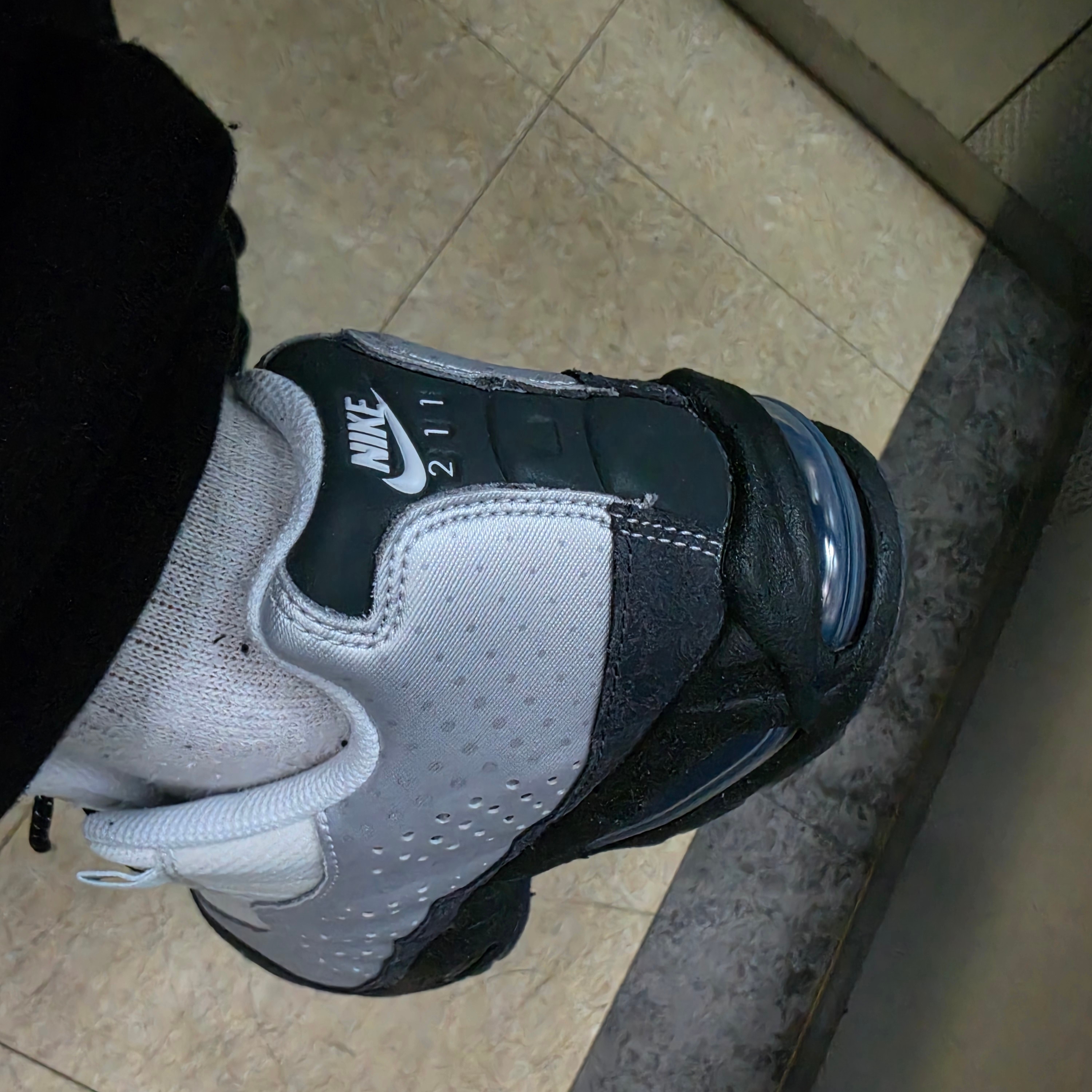 Nike Air Max 95 Big Bubble Seongsu Photon Dust Metallic Silver, Essentials Sweatpants Jet Black - 23FW 착용 스타일 - 3