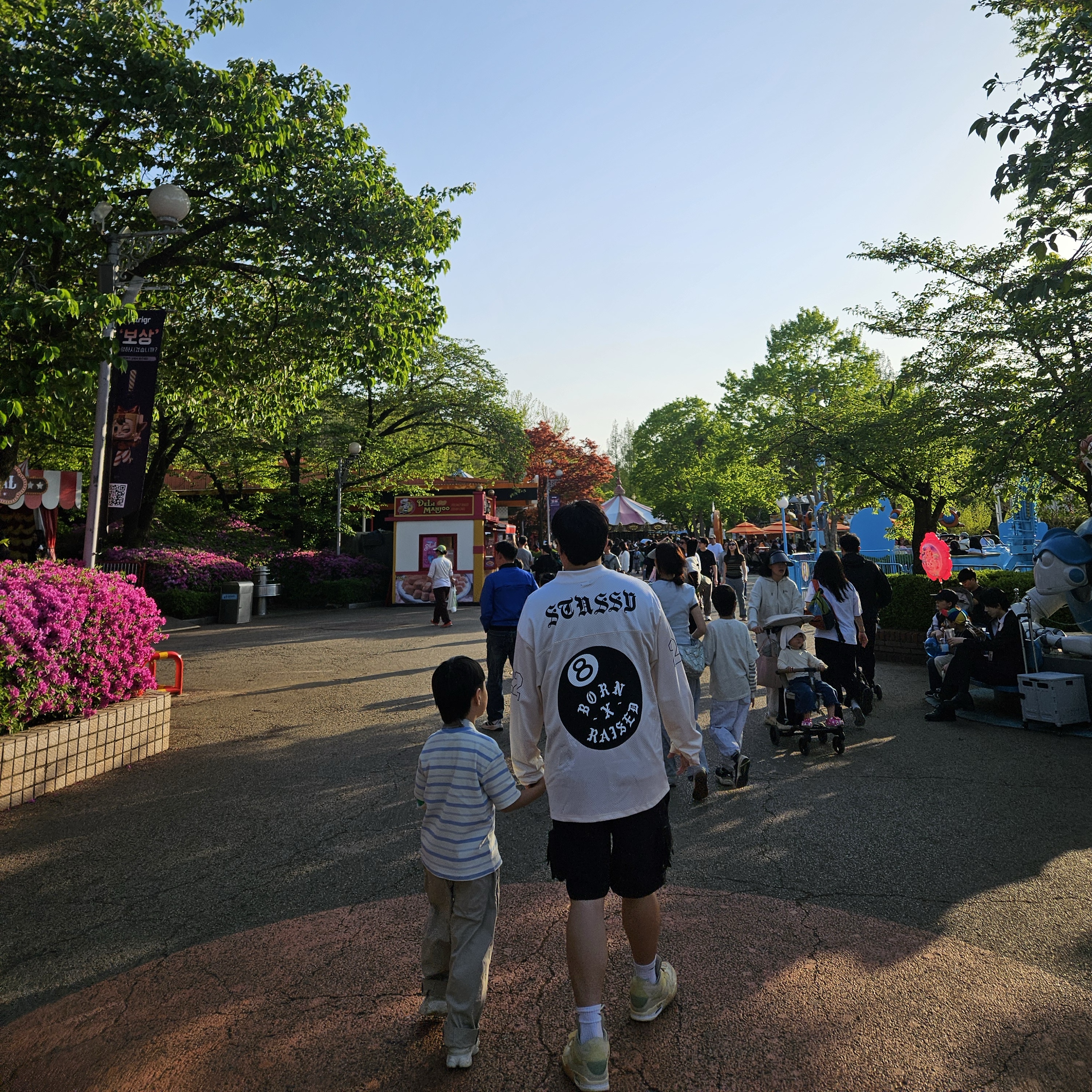Stussy x Born X Raised Cookies & Cream Football Jersey Cream, Nike ACG Cargo Shorts Black - Asia 착용 스타일 - 2