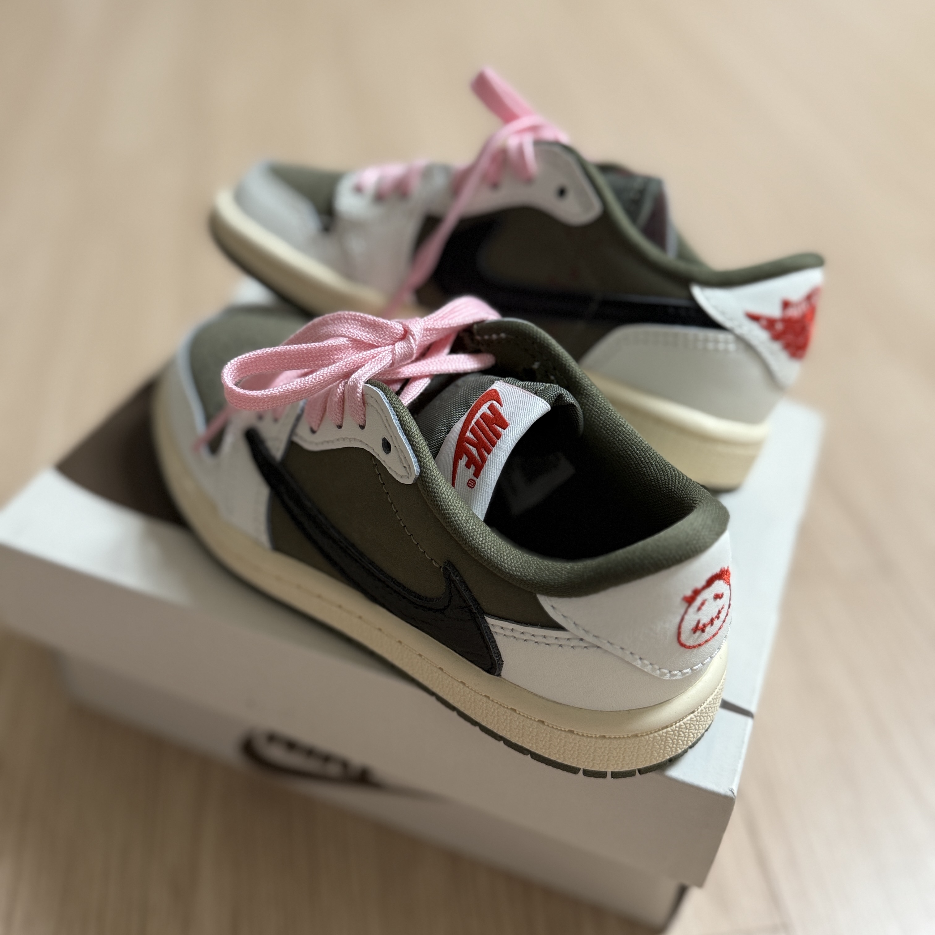 (PS) Jordan 1 x Travis Scott Retro Low OG SP Reverse Olive 착용 스타일 - 2