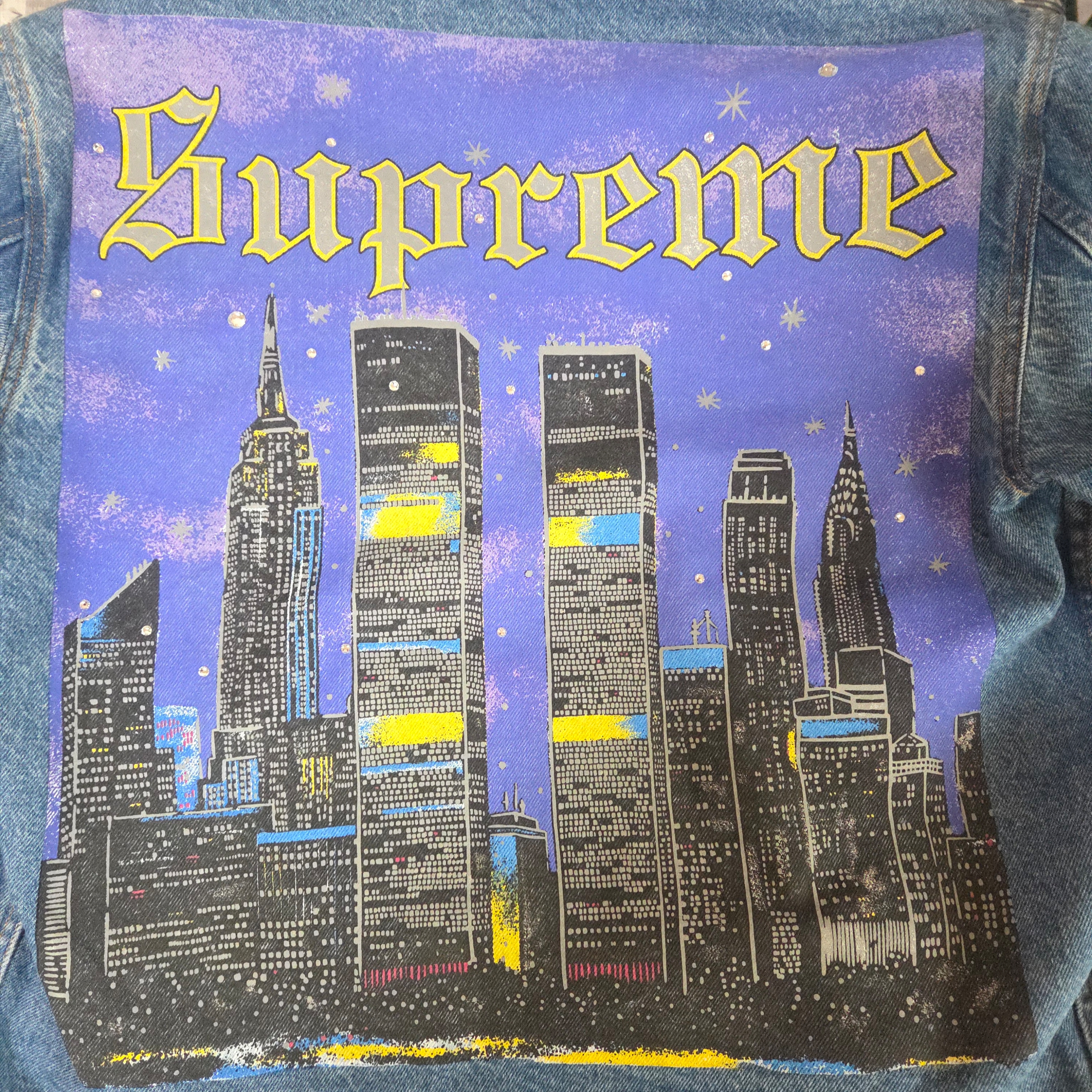 Supreme New York Painted Trucker Jacket Blue - 19SS, Supreme Chino Pants Black - 25SS 착용 스타일 - 1