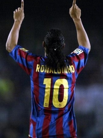 Nike Ronaldinho FC Barcelona 2005/06 Retro Soccer Replica Long-Sleeve Jersey (HQ1462-471) (Marking Ver.) 착용 스타일 - 2