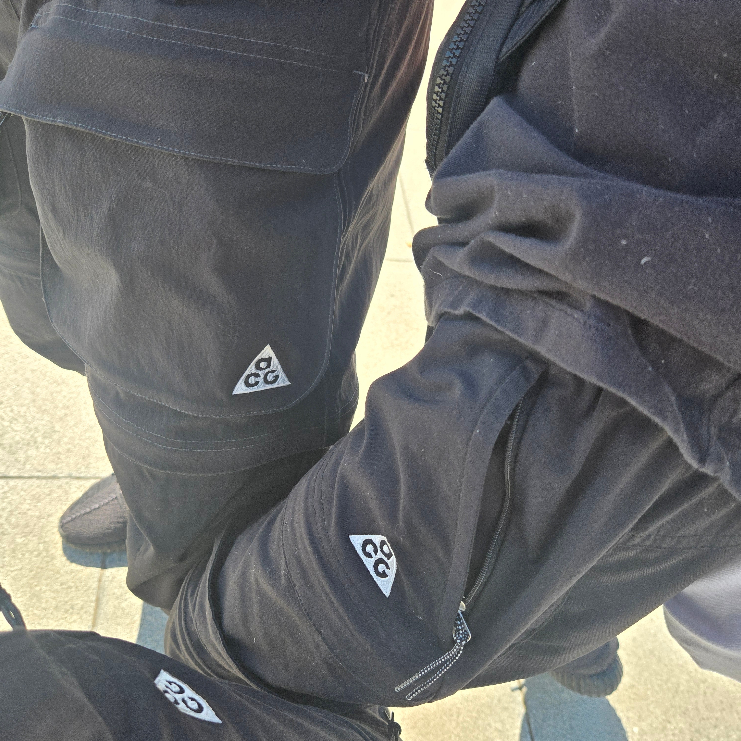 Nike ACG Smith Summit Zip Cargo Pants Black Anthracite - Asia 착용 스타일
