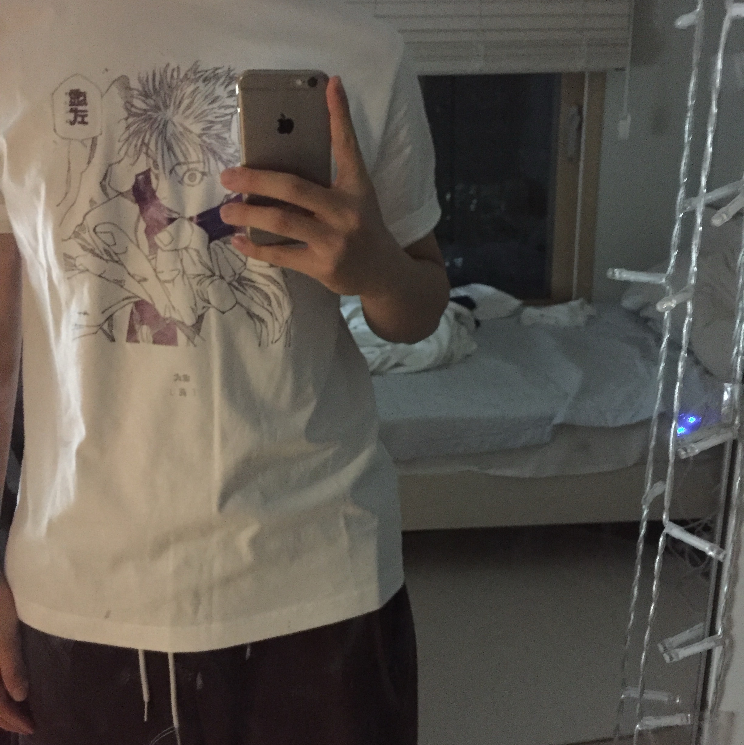 Uniqlo UT Shueisha 100th Anniversary Jujutsu Kaisen T-Shirt White 착용 스타일