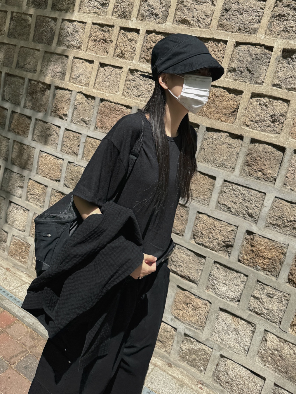 Mischief Lightweight Zip Around Backpack Black, Dr. Martens Reeder Wyoming Leather Utility Shoes Black 착용 스타일 - 5
