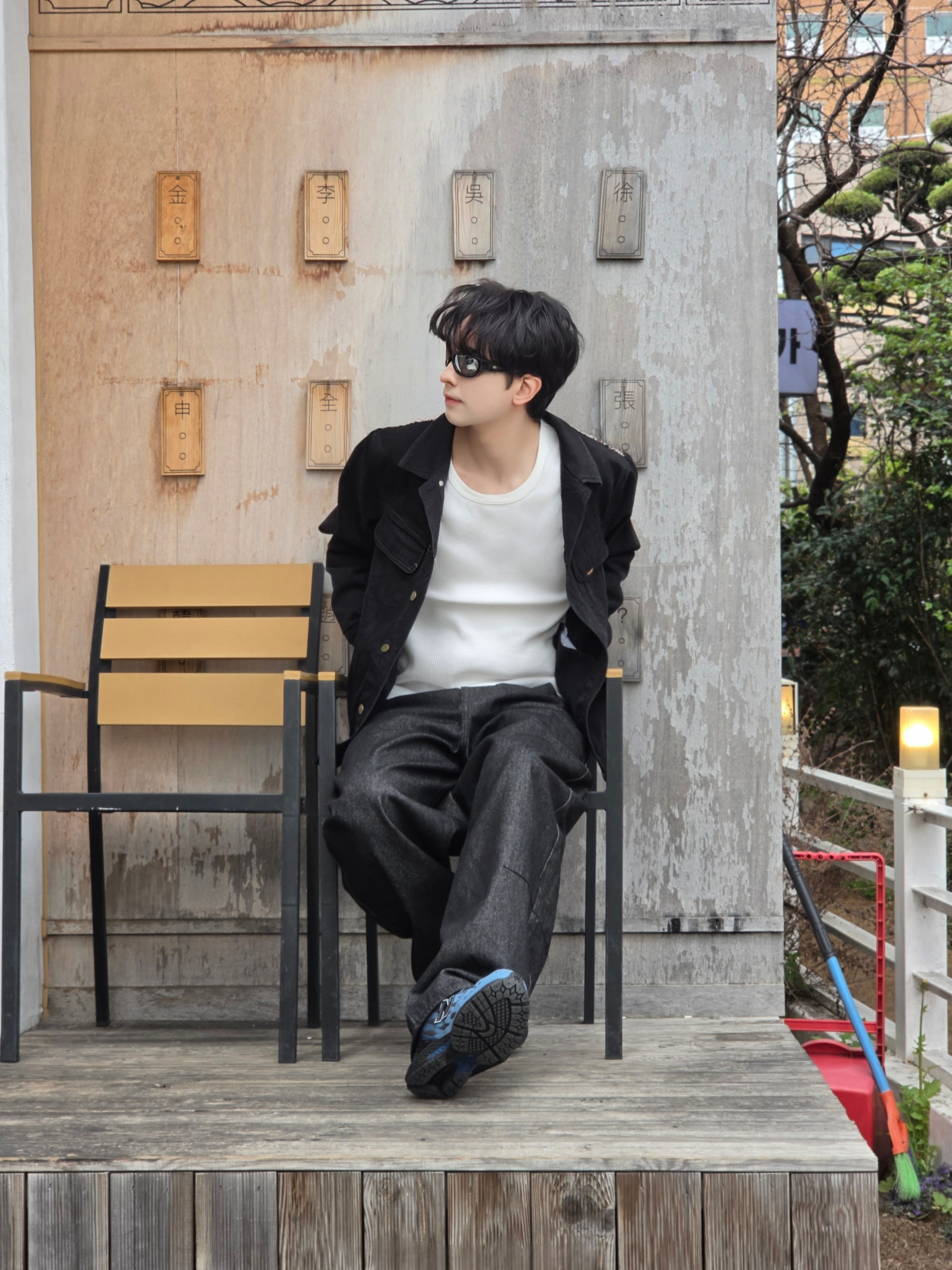 ersco Ancient Denim Trucker Jacket Black, New Balance 1906W Black NB Navy Dark Shoreline Blue 착용 스타일 - 2