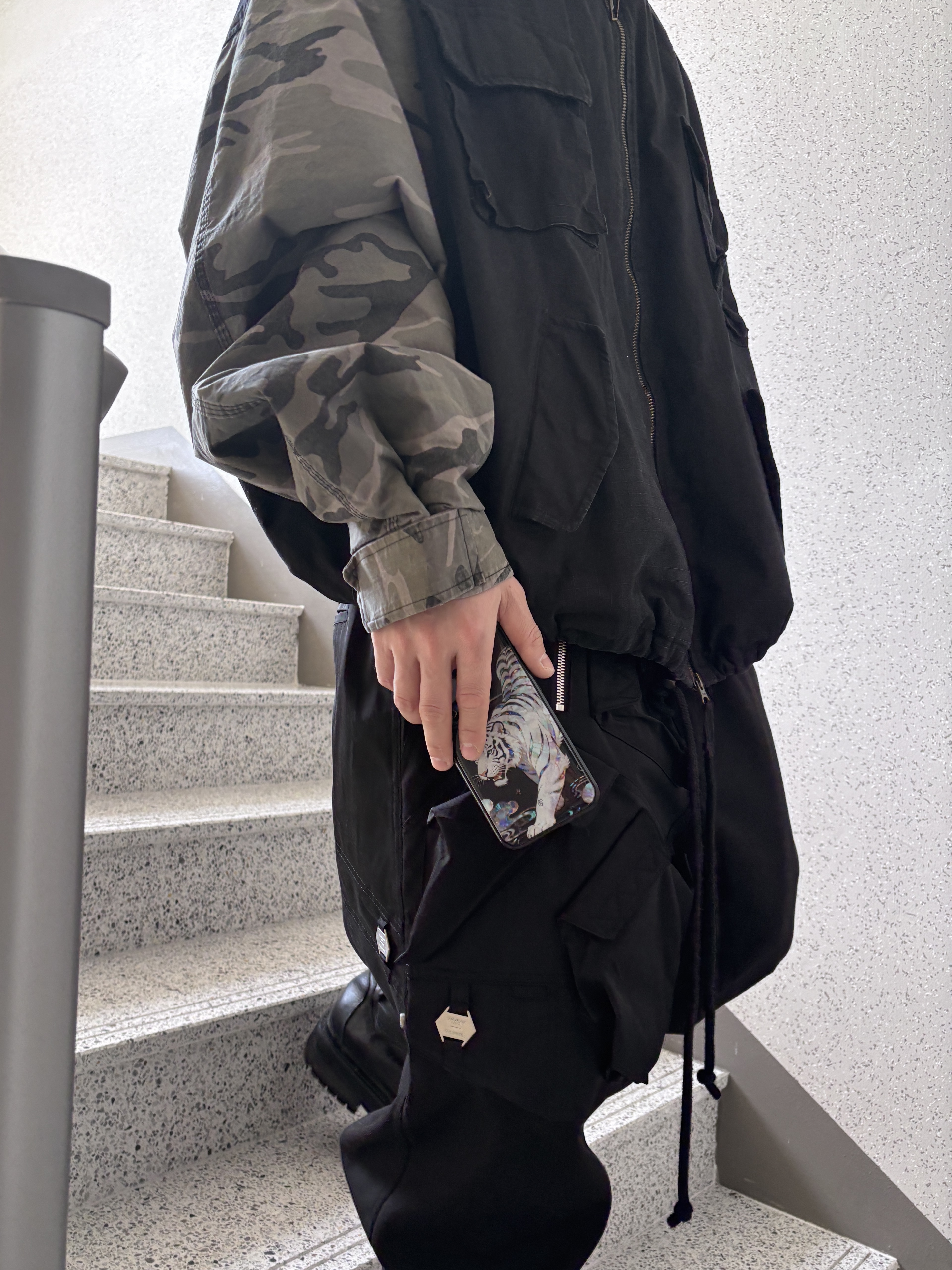 Undermycar Morph Oversized Crop Field Jacket Rock Ridge - 23SS, Gentle Monster Paranoyd 02 Silver Clear 착용 스타일 - 3