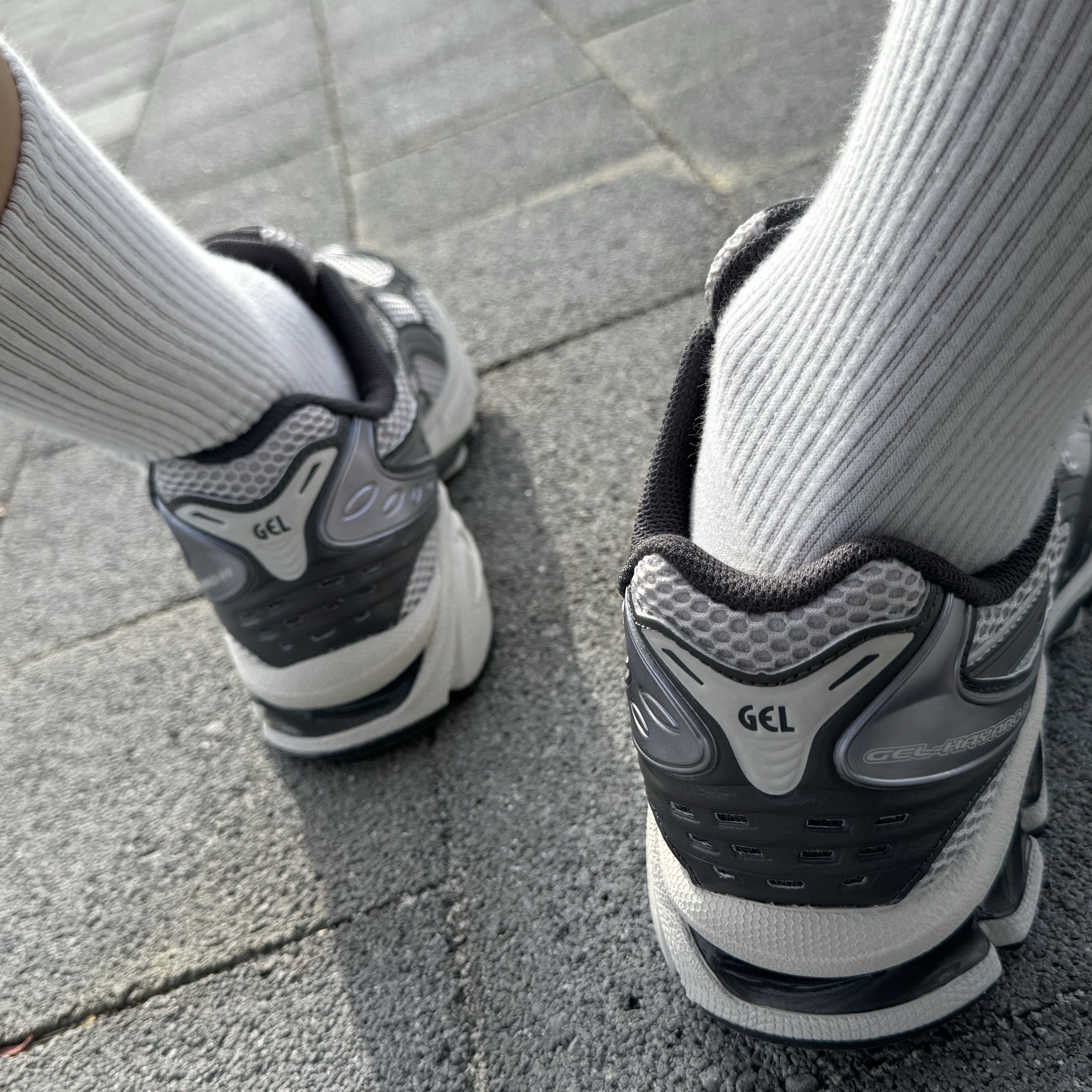 Asics Unlimited Gel-Kayano 14 Oyster Grey Clay Grey 착용 스타일 - 4