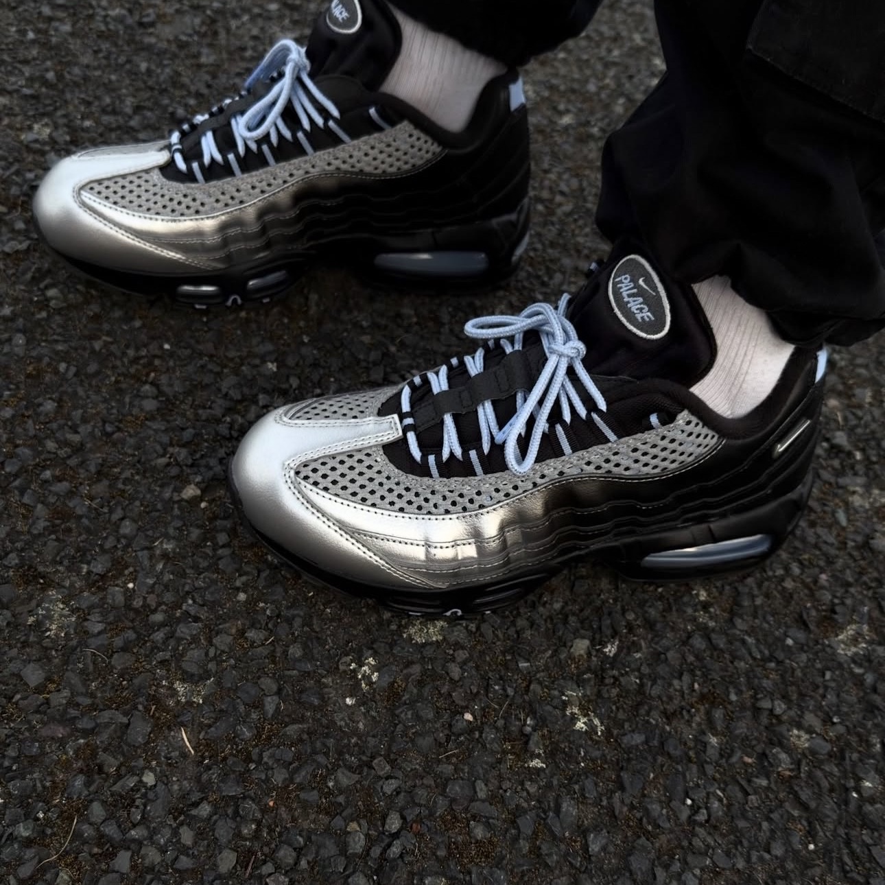 Nike x Palace Air Max 95 Metallic Silver Aluminum 착용 스타일 - 1