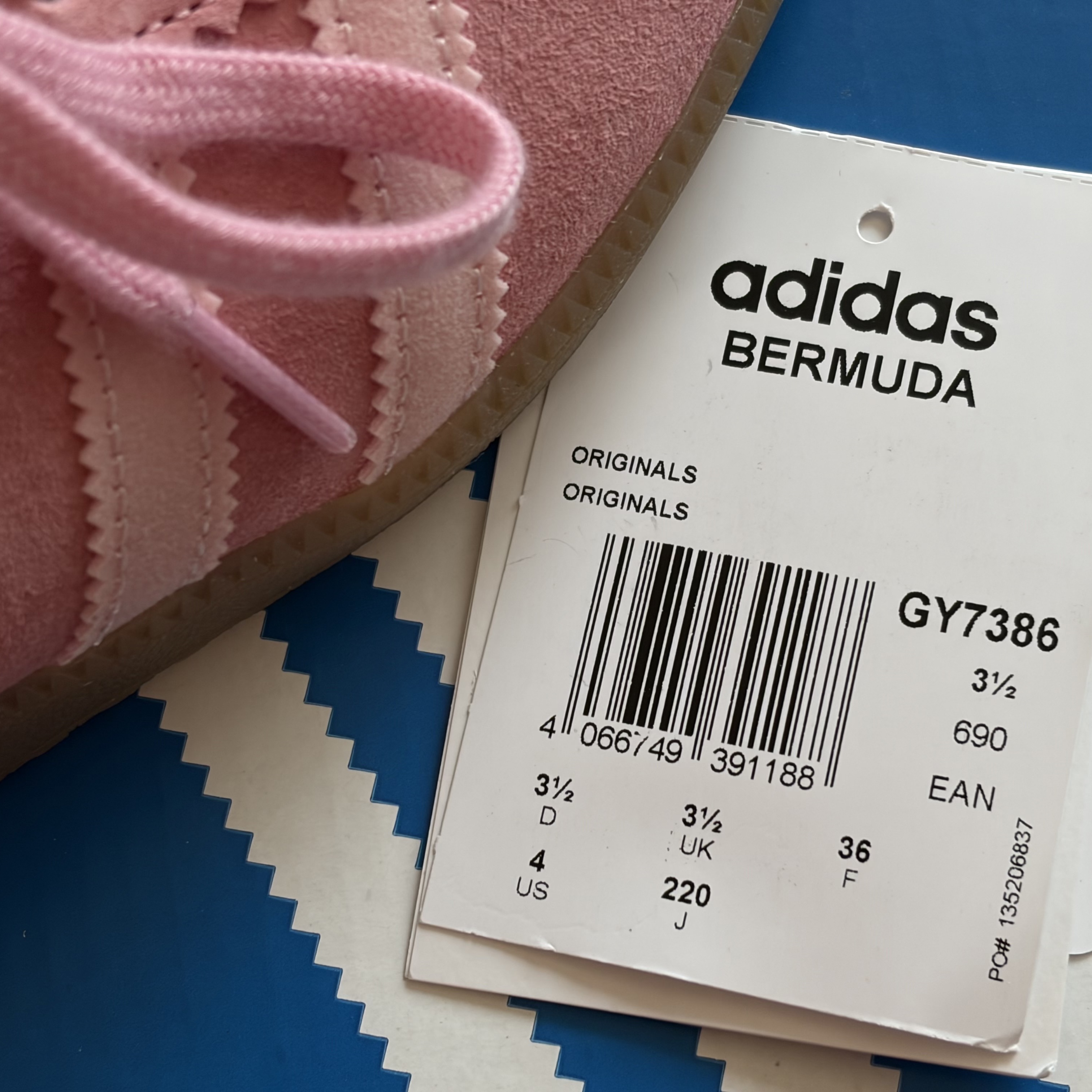 Adidas Bermuda Glow Pink 착용 스타일