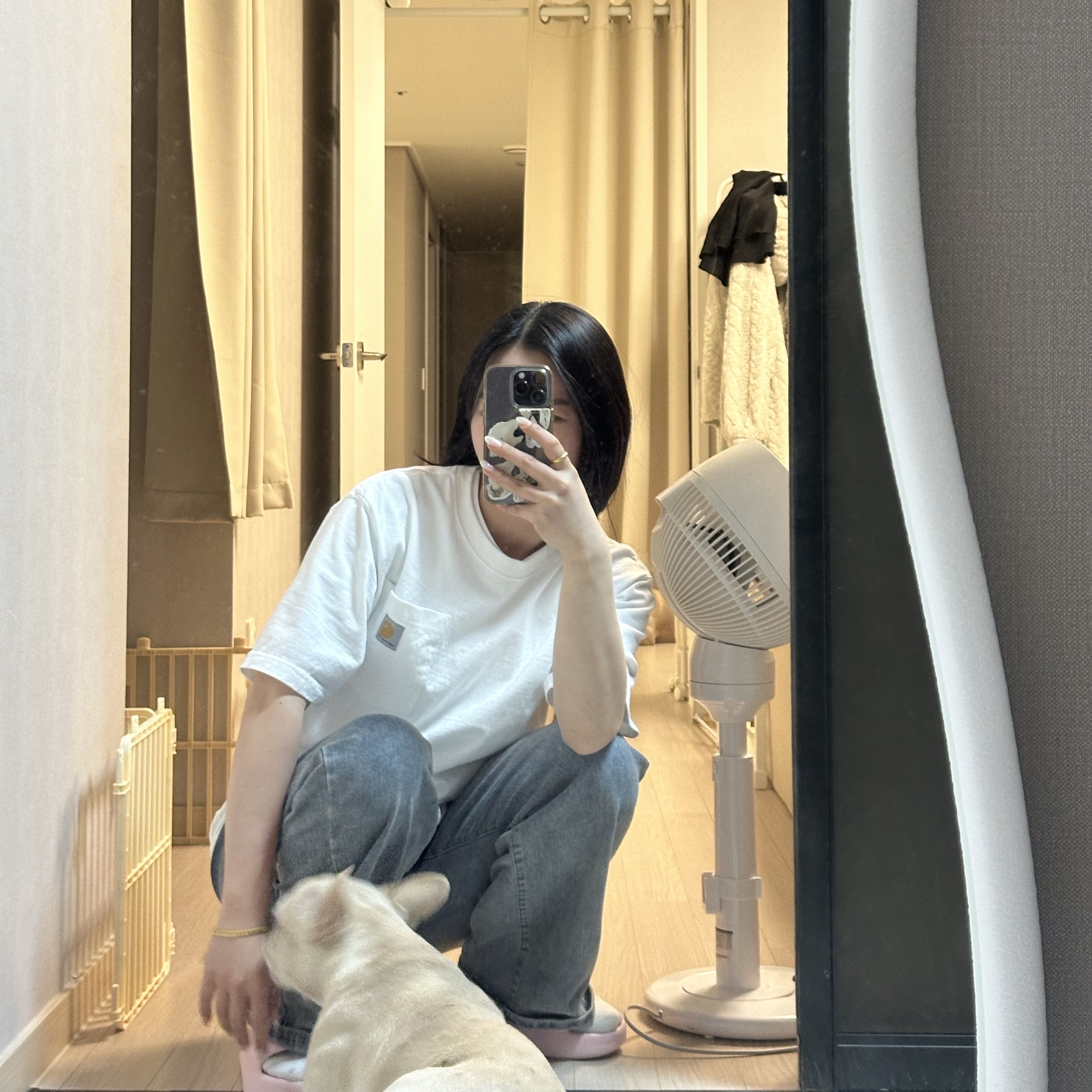 Carhartt Loose Fit Heavyweight Regular Short Sleeve Pocket T-Shirt White 착용 스타일 - 2