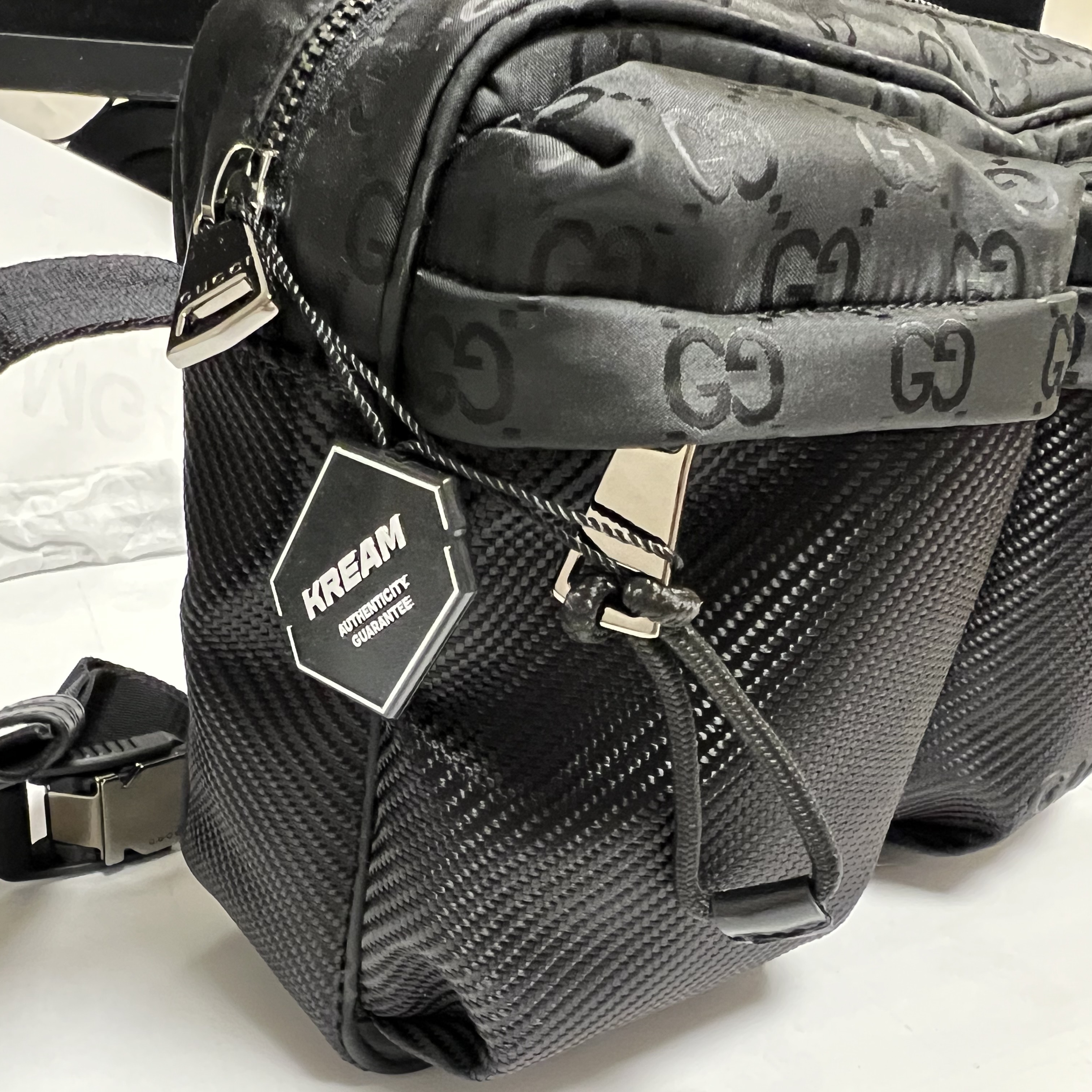 Gucci Nexus Small Crossbody Bag Black 착용 스타일