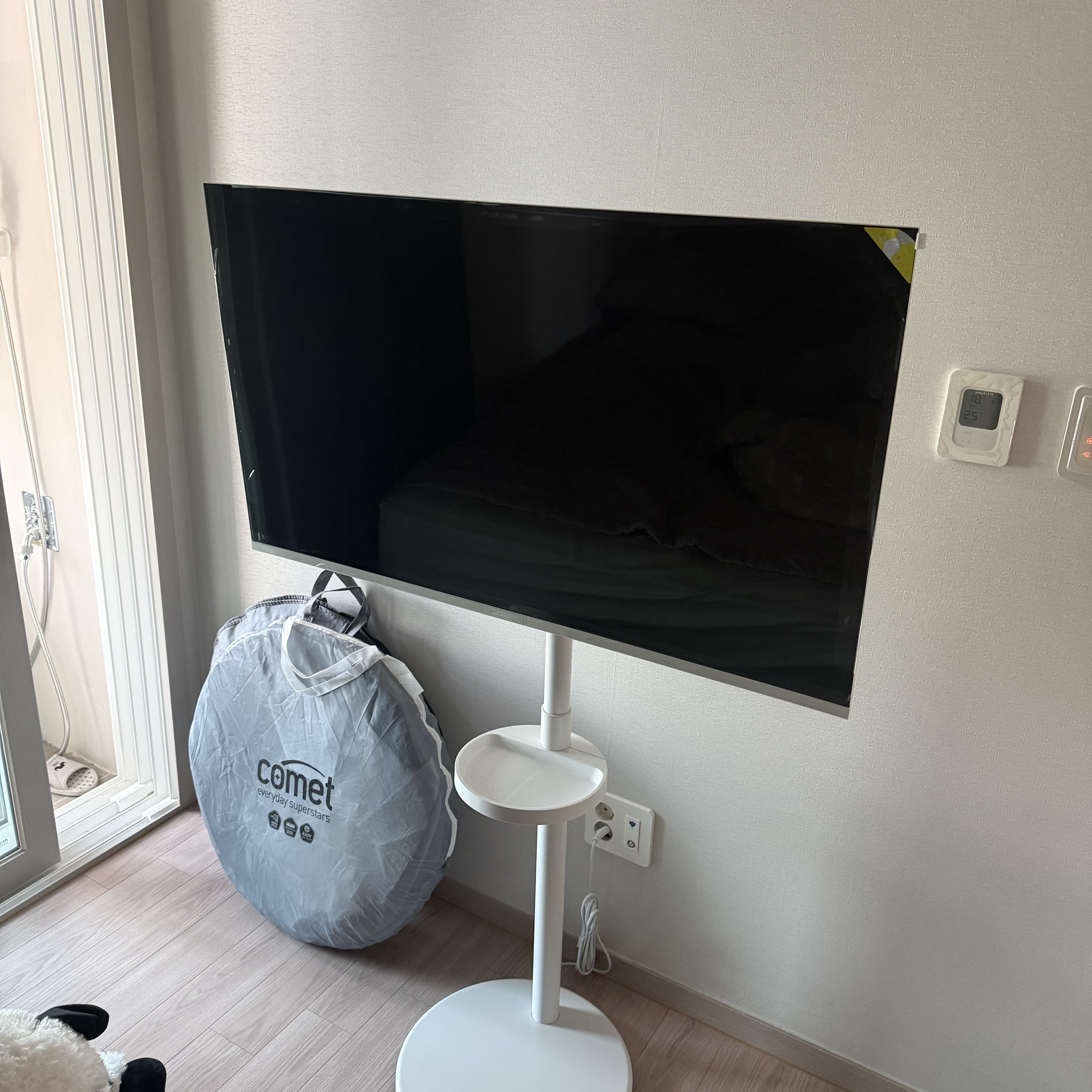 [15% 쿠폰] WIDEVU WideMovingVu White Edition V3 Set QLED 109cm (43 in) 4K UHD Smart Mobile TV 착용 스타일 - 2