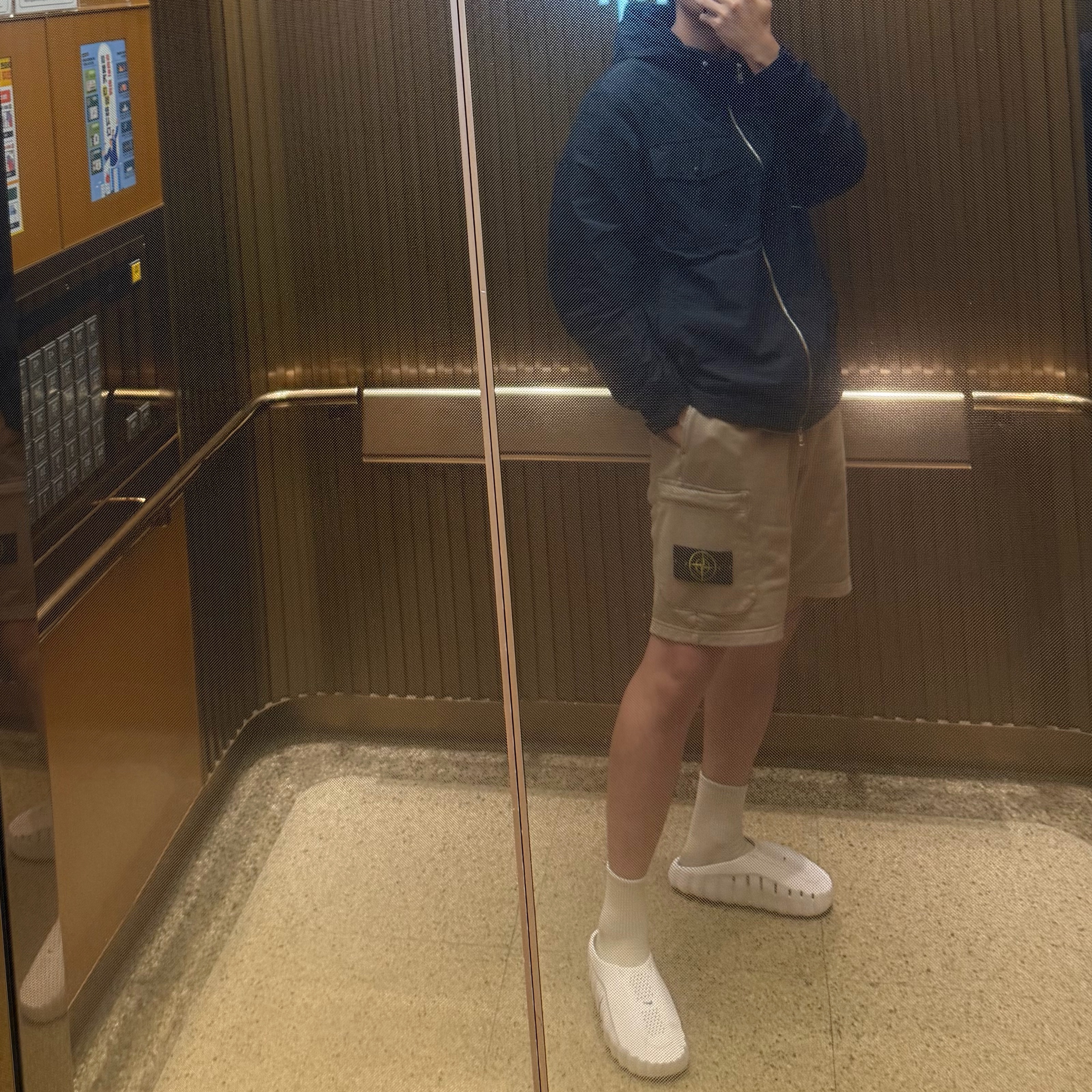 Stone Island 6200012 Organic Cotton Fleece Pocket Details Cargo Bermuda Shorts Sand - 25SS, Moncler Fuyue Hood Windbreaker Jacket Black - 25SS 착용 스타일