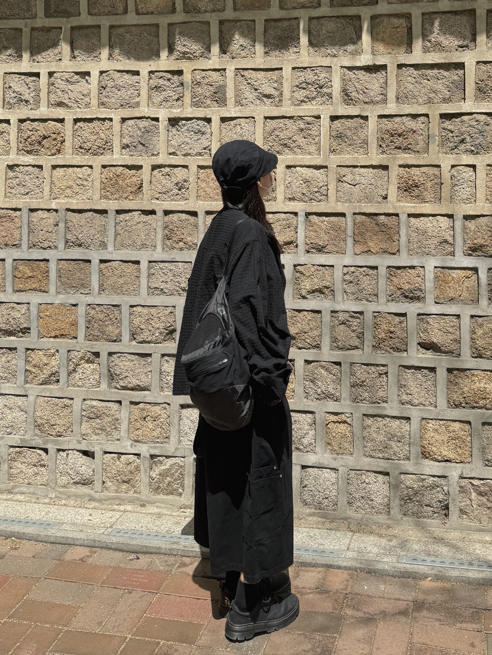 Mischief Lightweight Zip Around Backpack Black, Dr. Martens Reeder Wyoming Leather Utility Shoes Black 착용 스타일 - 2