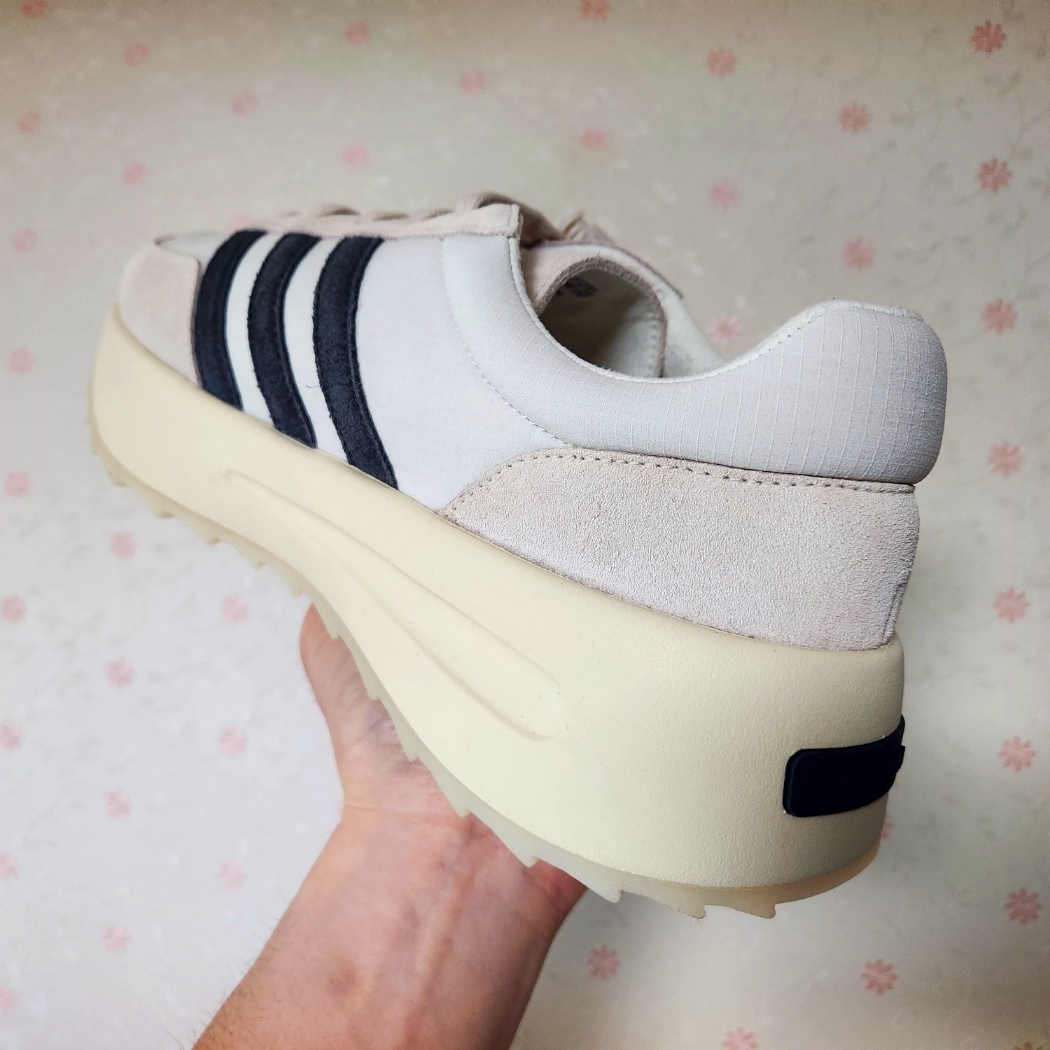 Adidas x Fear of God Athletics Los Angeles Cream White 착용 스타일 - 2