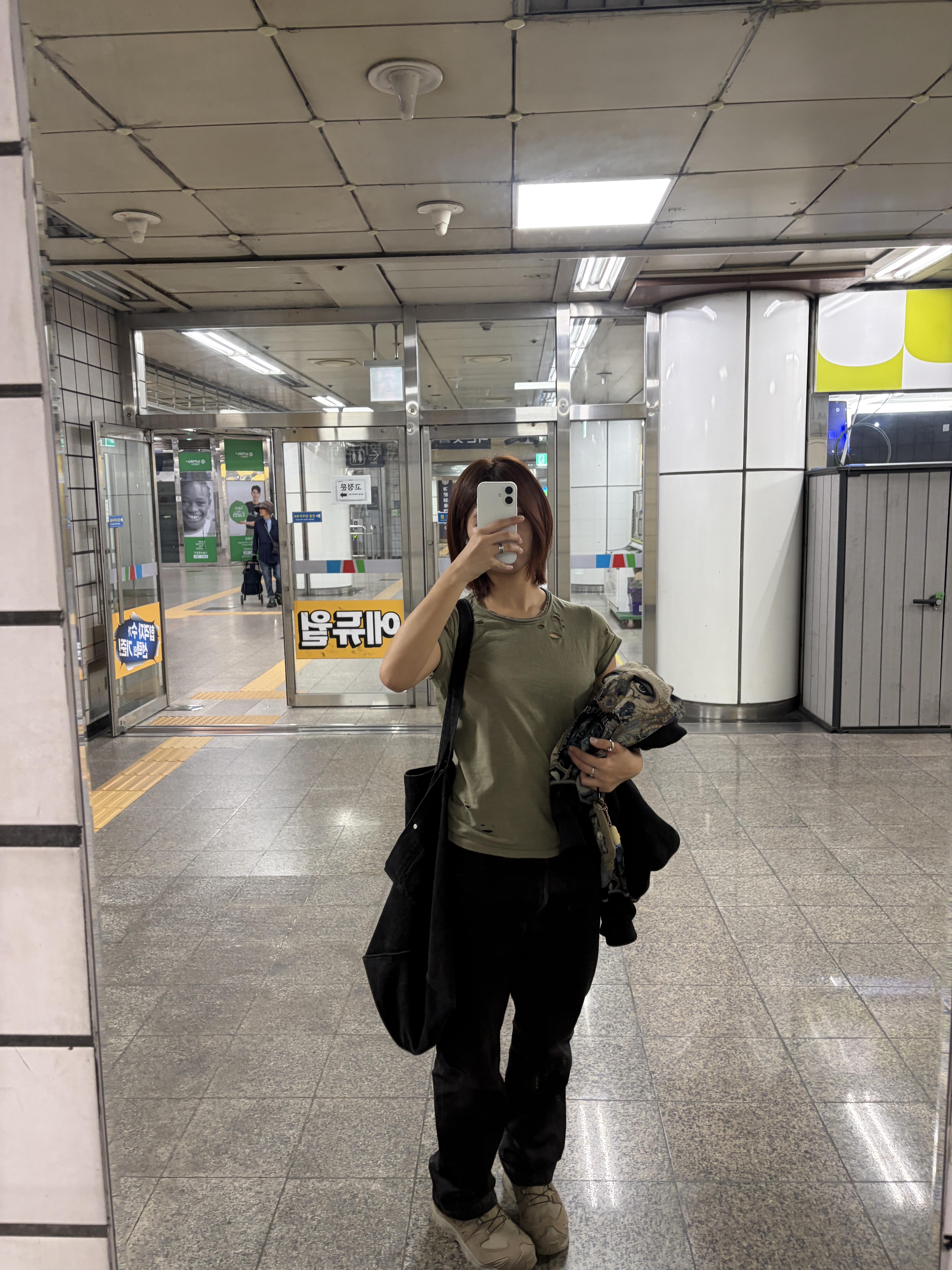 Salomon x Rier XA Mid GTX Argile, Supreme x Michael Jackson Dangerous Zip Up Hooded Sweatshirt Black - 25FW 착용 스타일