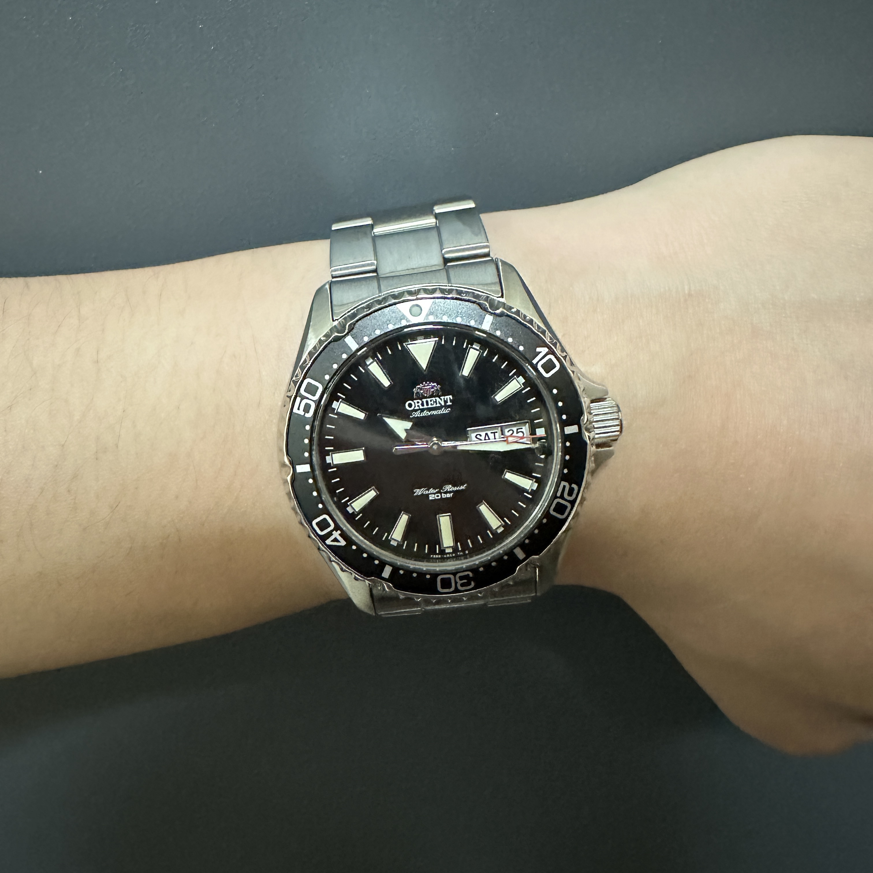Orient Kamasu 41.8mm Automatic Stainless Steel Black Dial 착용 스타일 - 1