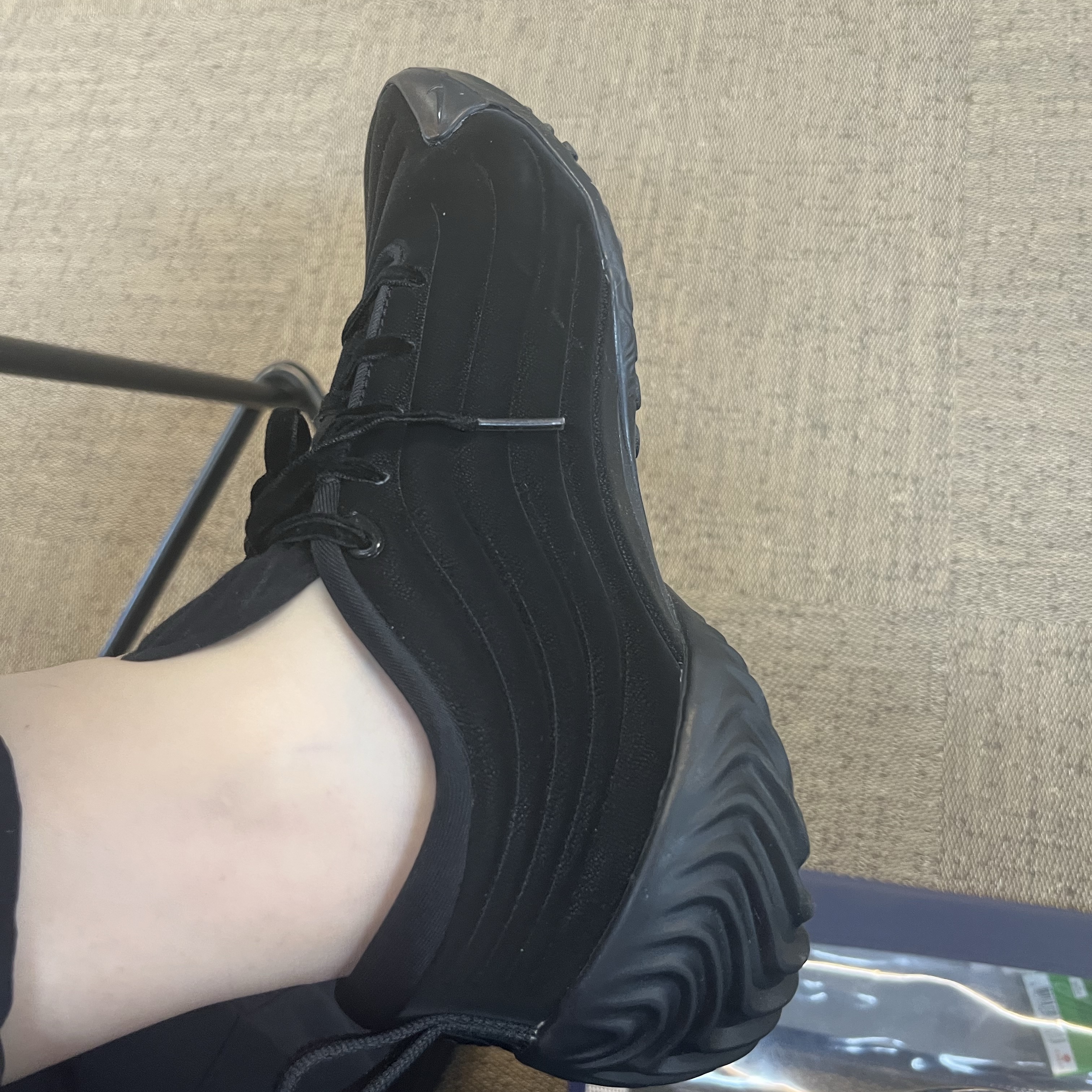 (W) Nike Astra Ultra Triple Black 착용 스타일 - 2