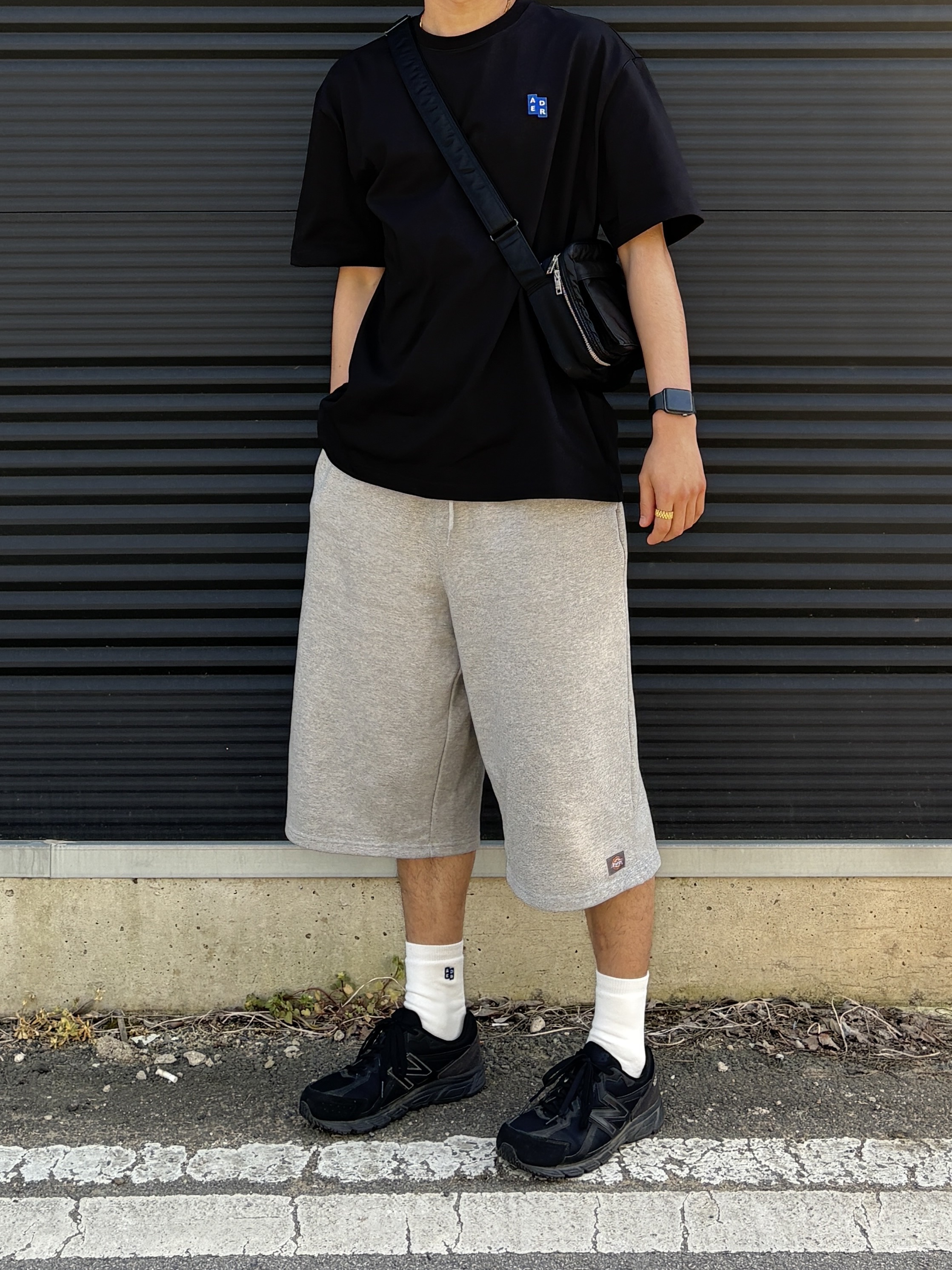 Porter Tanker Shoulder Bag S Black, Ader Error Sig; TRS/BL Tag T-Shirt 01 Black 착용 스타일