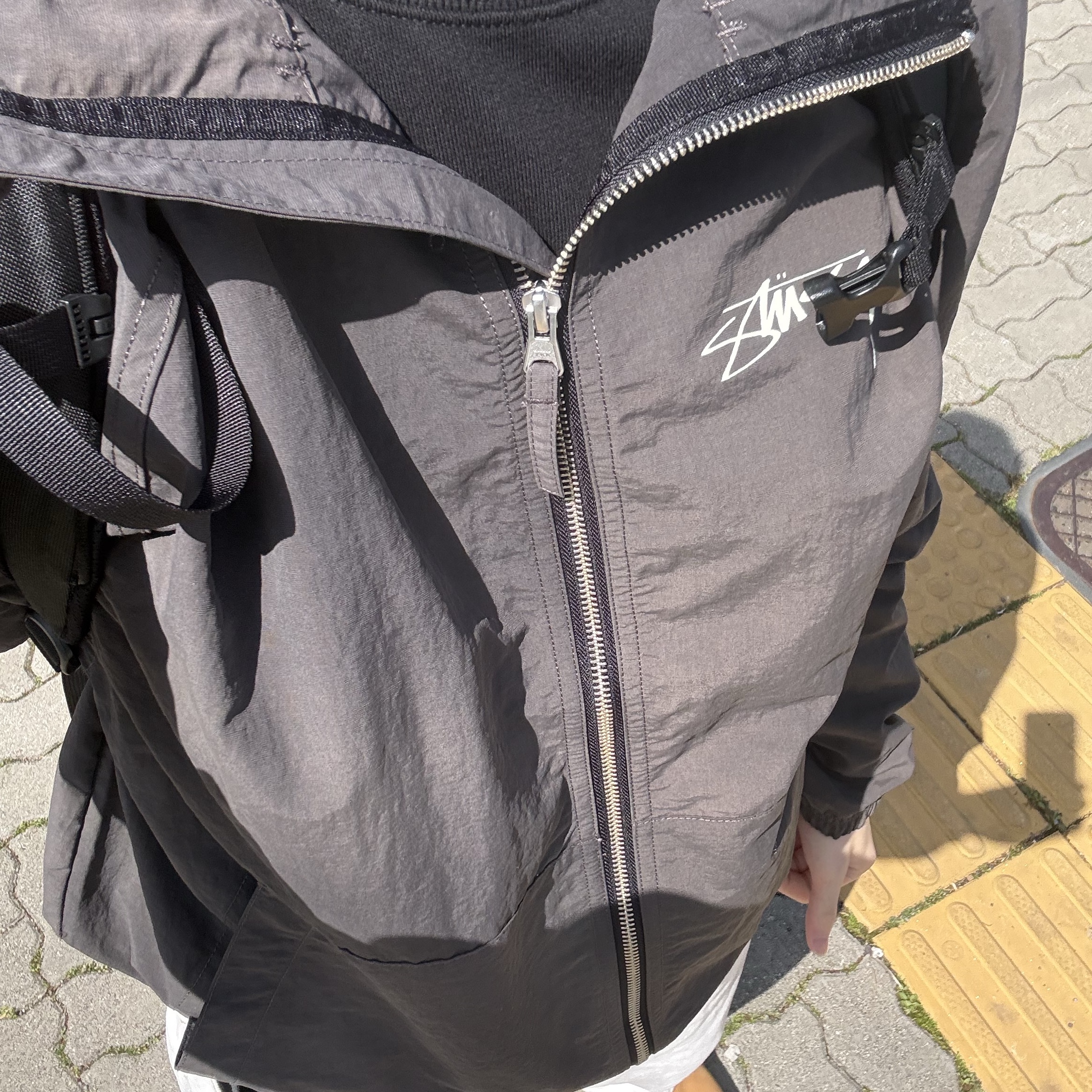 Stussy Wave Dye Beach Shell Jacket Black 착용 스타일