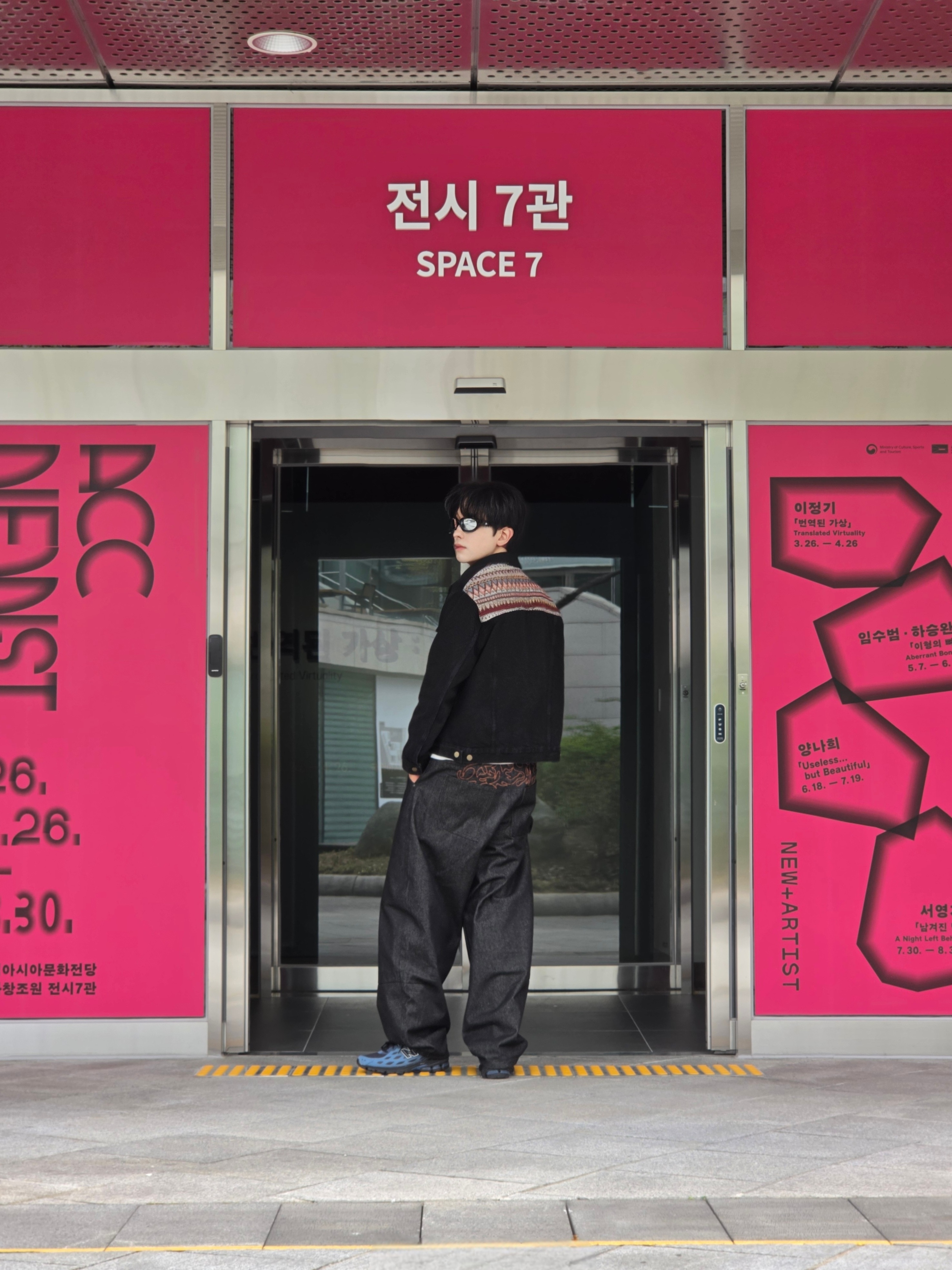 ersco Ancient Denim Trucker Jacket Black, New Balance 1906W Black NB Navy Dark Shoreline Blue 착용 스타일 - 1