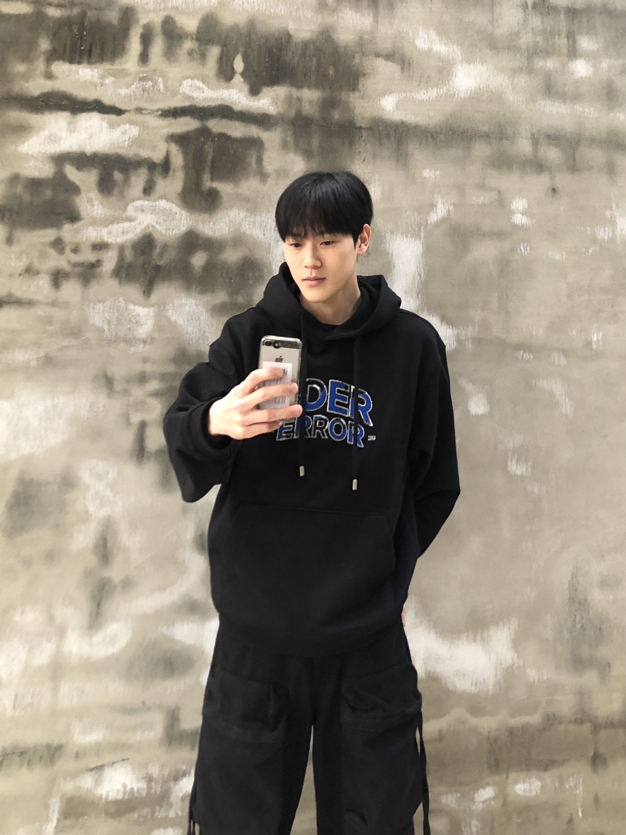 Ader Error Edca Logo Hoodie Noir, Zara Utility Pocket Pants Black 착용 스타일 - 5