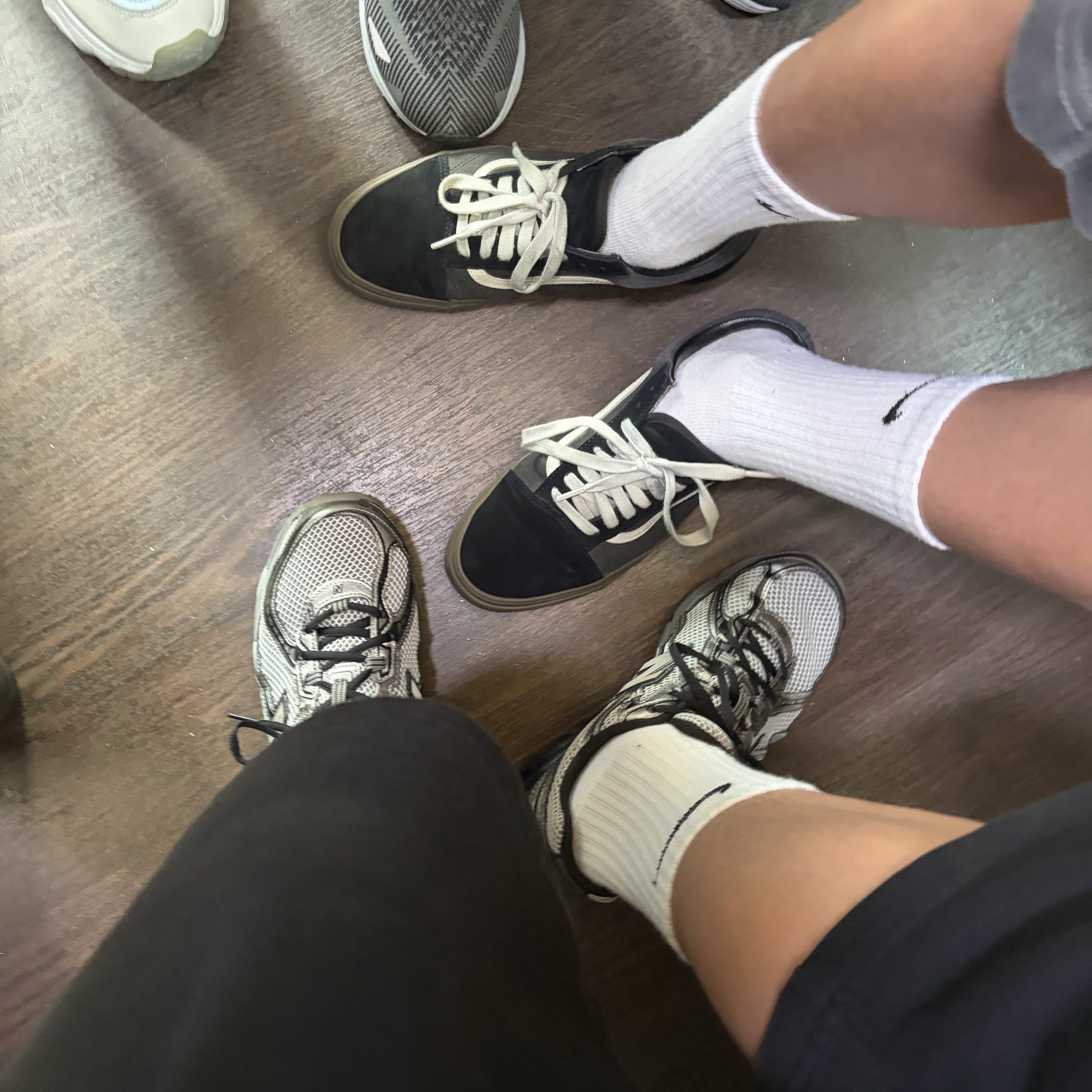 New Balance 740 Dark Silver Metallic, Vans Old Skool Canvas Black True White 착용 스타일