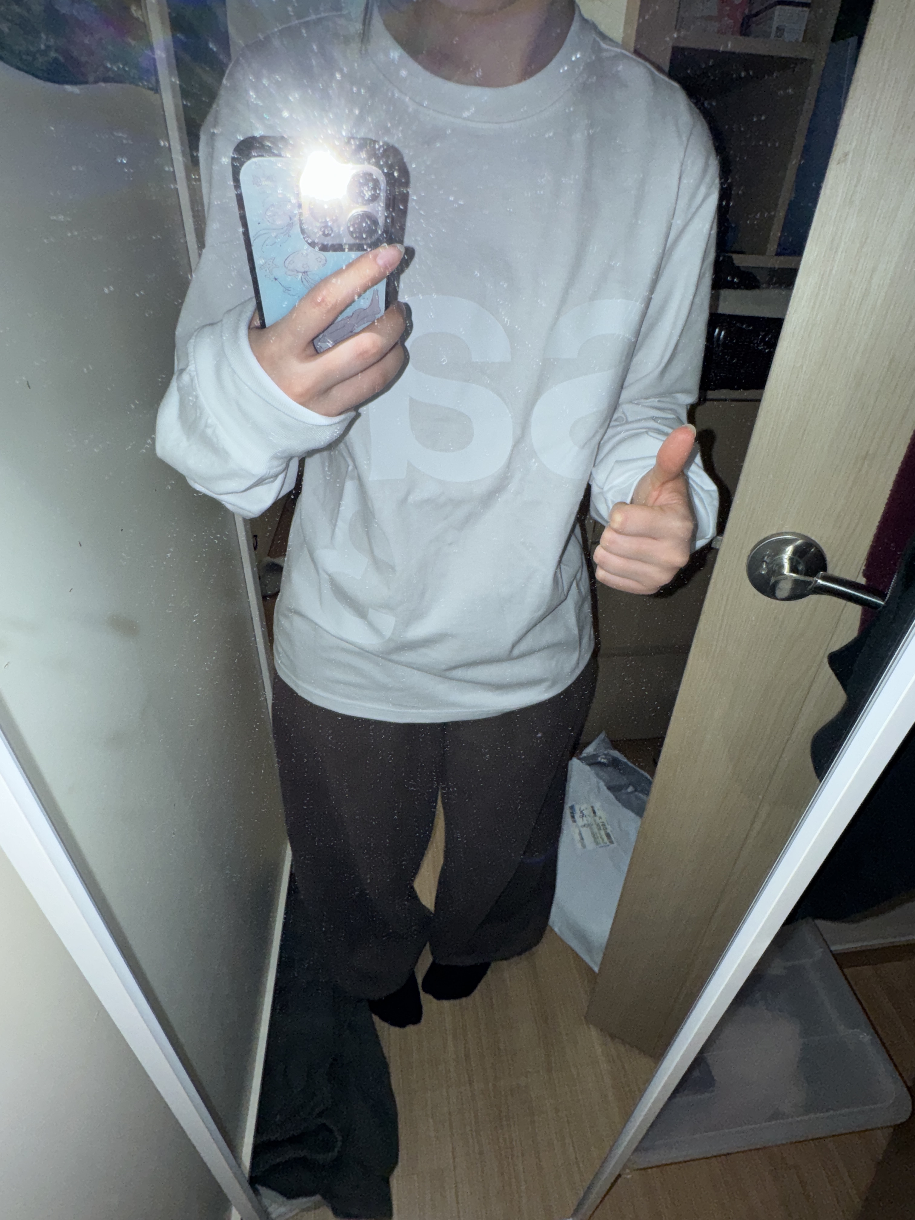 [KREAM 단독] Safarispot Basic Safari LS T-Shirt White 착용 스타일 - 1