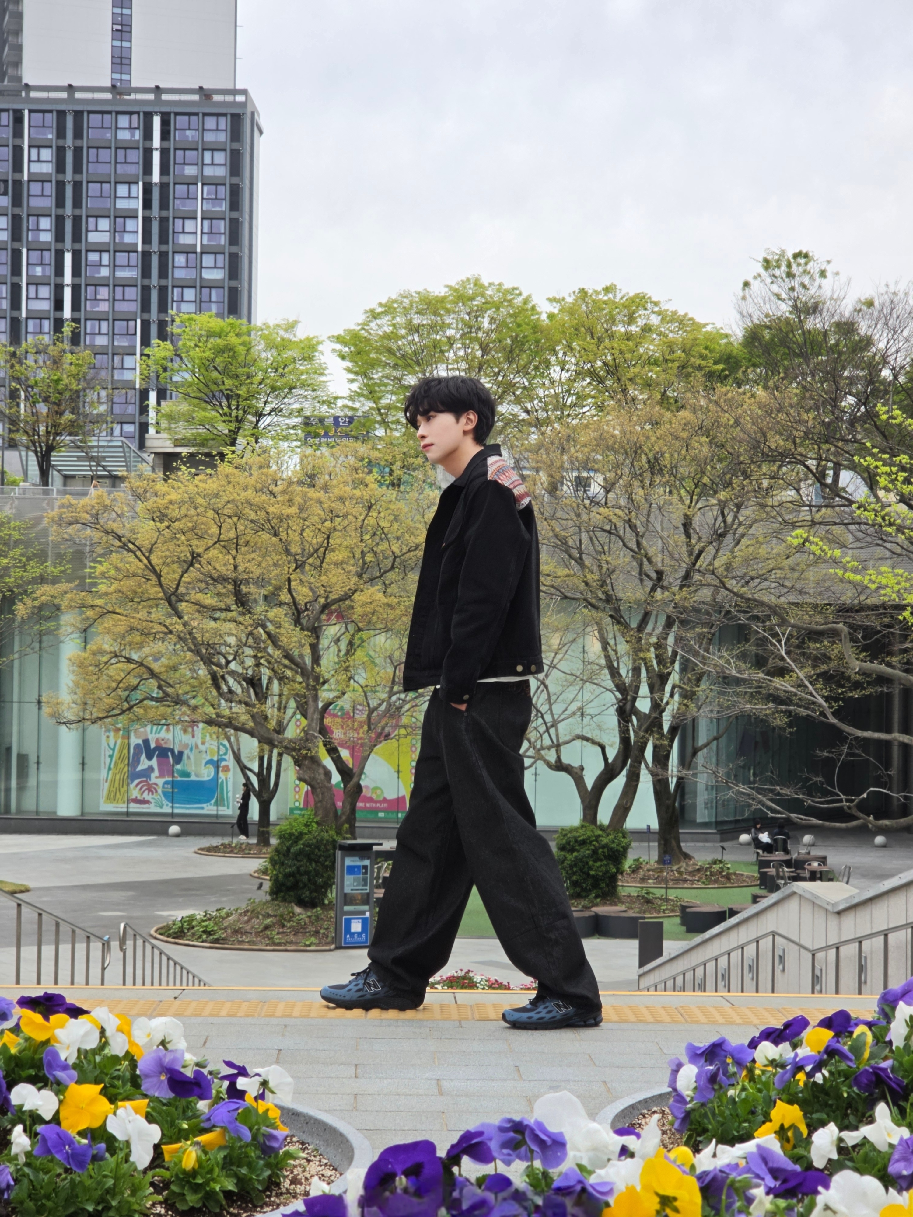 ersco Ancient Denim Trucker Jacket Black, New Balance 1906W Black NB Navy Dark Shoreline Blue 착용 스타일 - 2