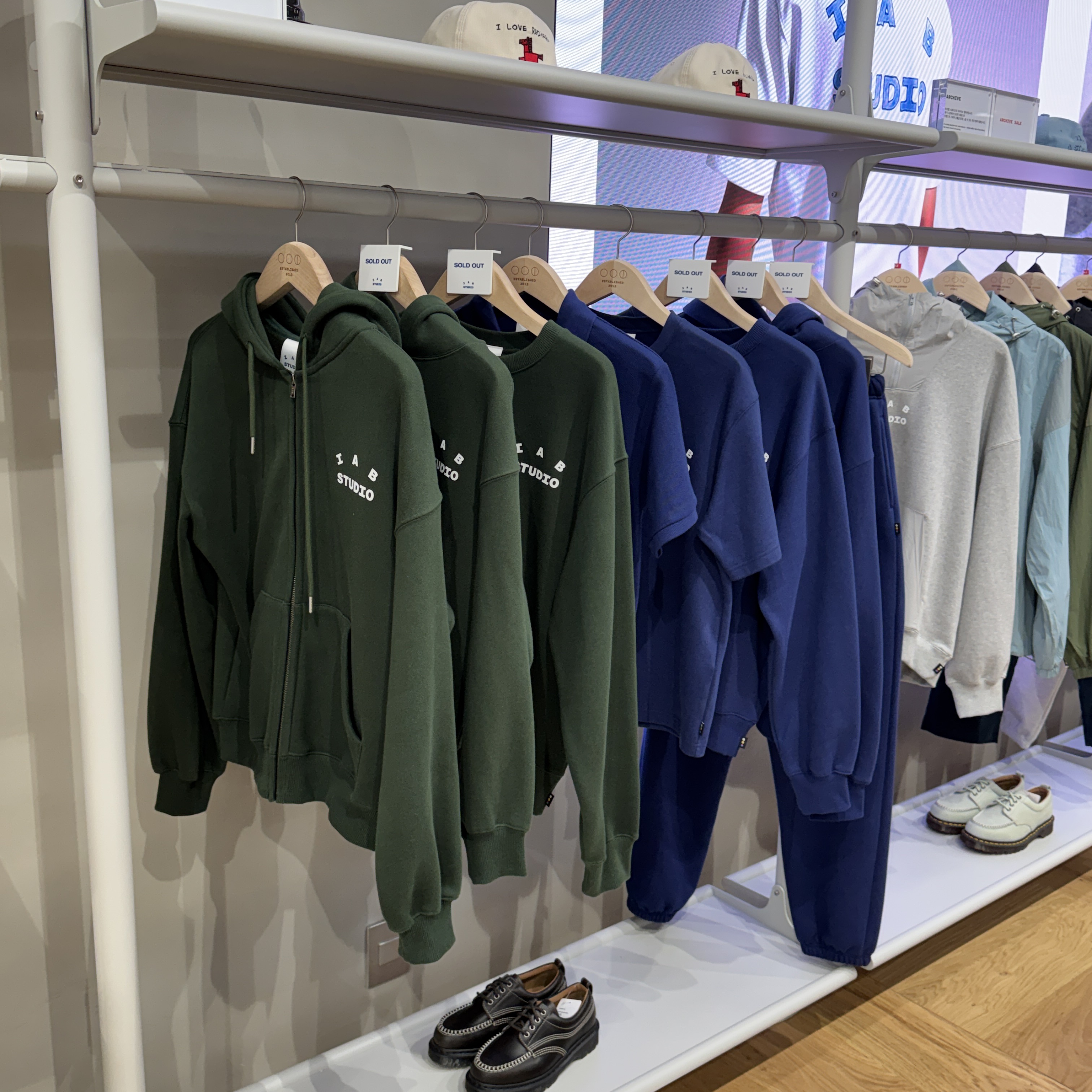 IAB Studio Zip-Up Hoodie Deep Green 2026 Ver. 착용 스타일