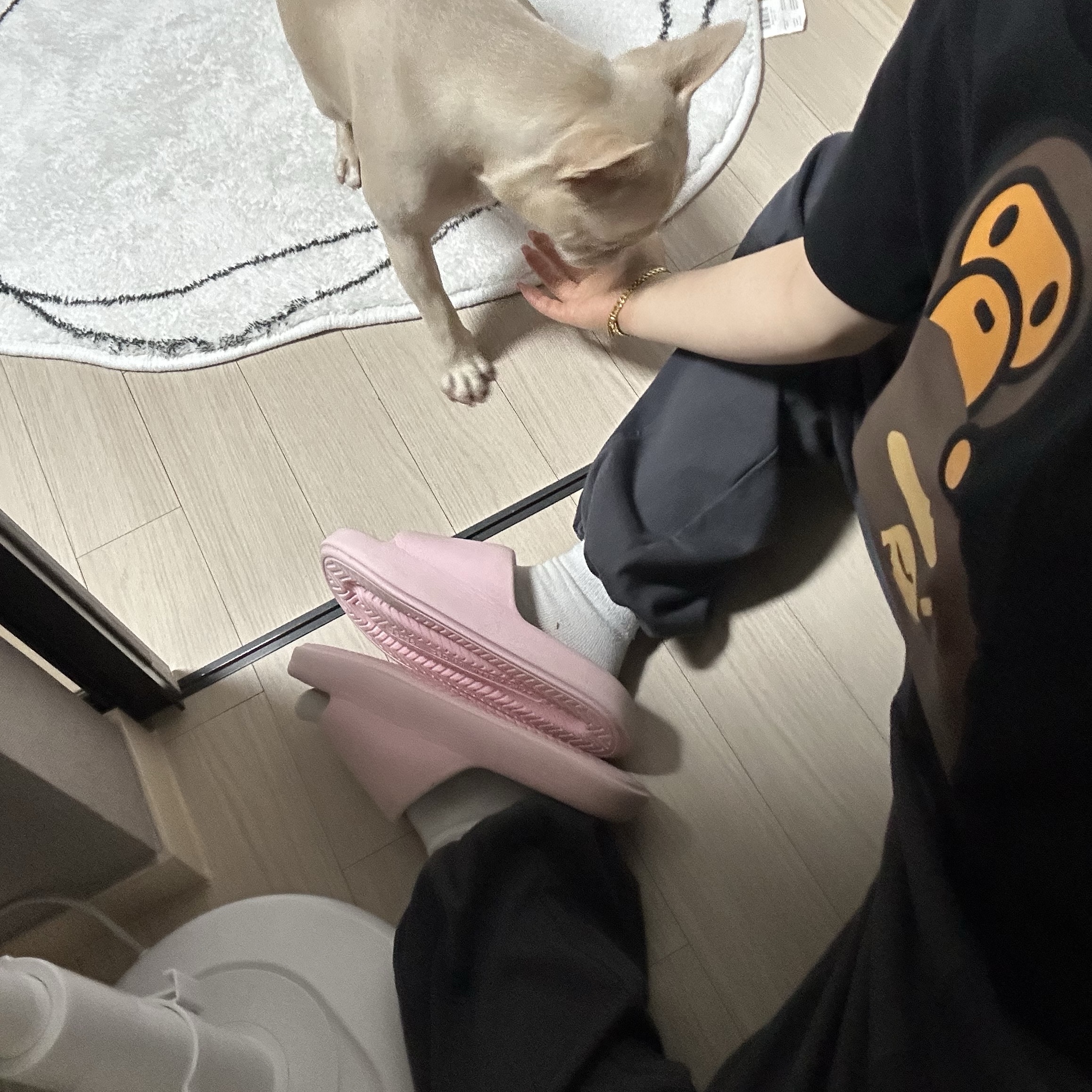 BAPE Milo on Ape Head T-Shirt Black 착용 스타일 - 3