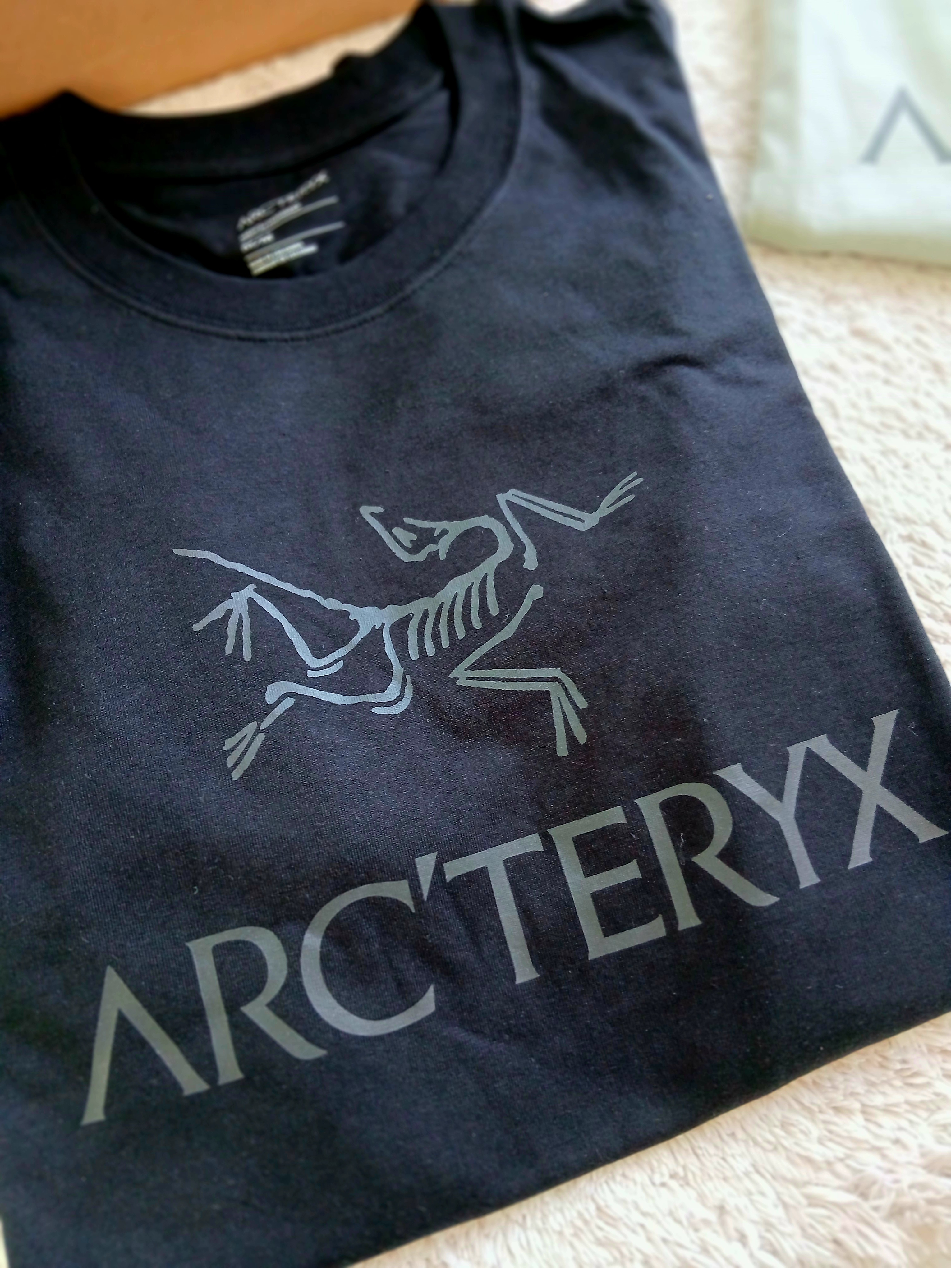 Arc'teryx Arc'word Logo SS T-Shirt Black 착용 스타일 - 1