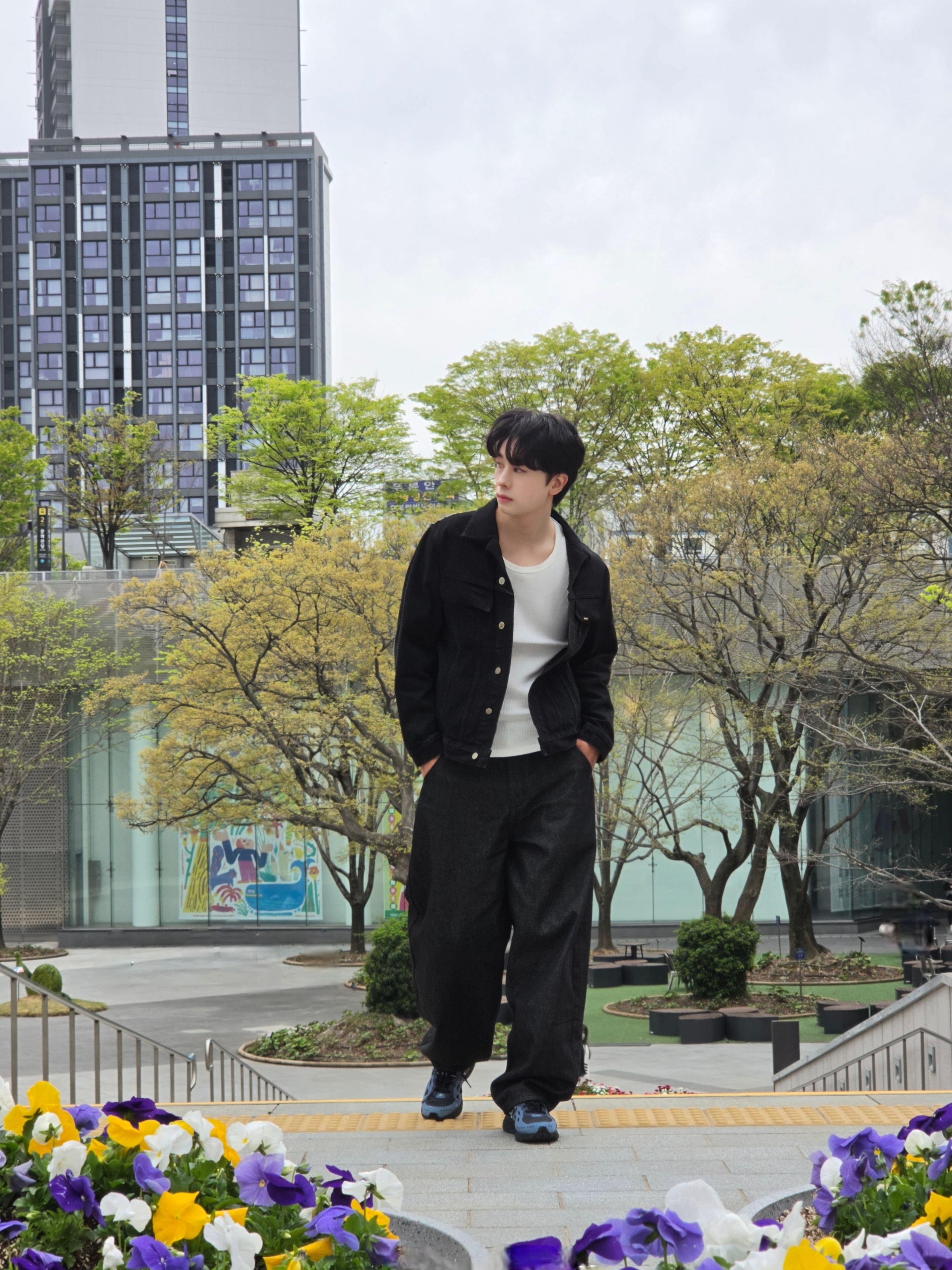 ersco Ancient Denim Trucker Jacket Black, New Balance 1906W Black NB Navy Dark Shoreline Blue 착용 스타일 - 3