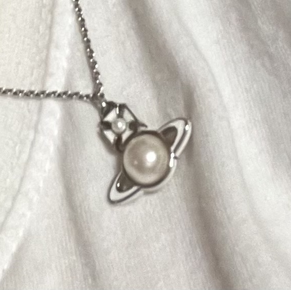 (W) Vivienne Westwood Tillya Pendant Necklace Platinum 착용 스타일